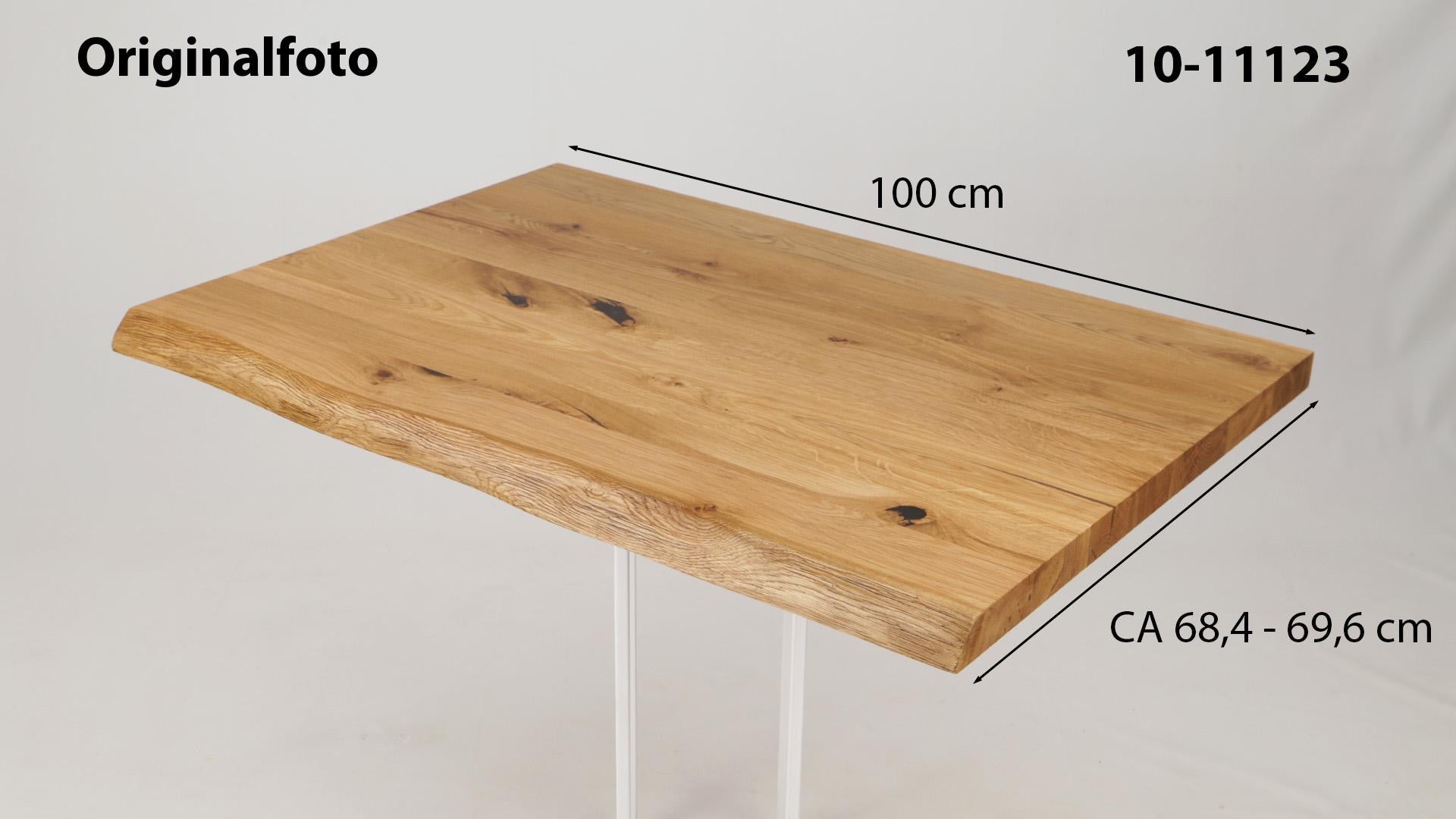 Eichenholz-Tischplatte Nummer 10-11123, Länge 100 cm cm, Breite ca. 68.4 cm–69.6 cm, mit gebürsteter Baumkante, geschliffen, 2 Schichten italienisches Öl, Äste und Risse mit Epoxidharz