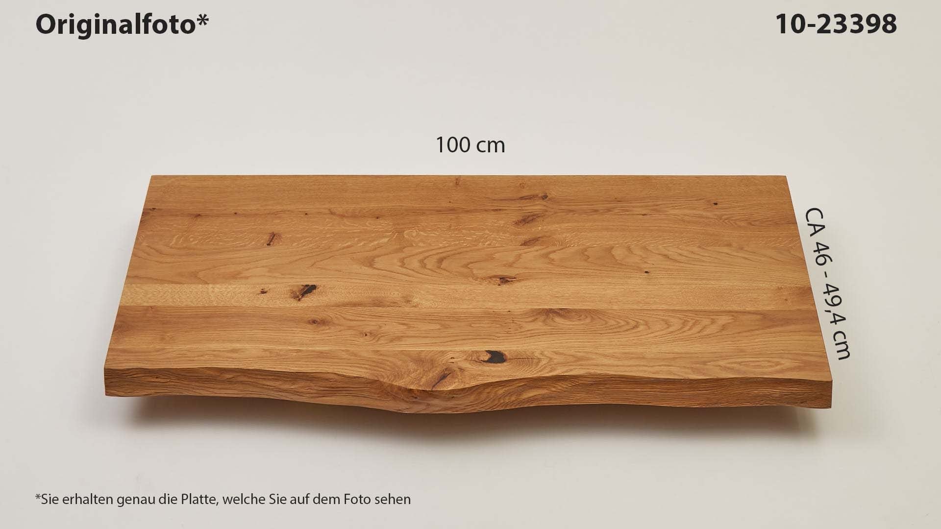 Eichenholz-Tischplatte Nummer 10-23398, Länge 100 cm cm, Breite ca. 46 cm–49.4 cm, mit gebürsteter Baumkante, geschliffen, 2 Schichten italienisches Öl, Äste und Risse mit Epoxidharz