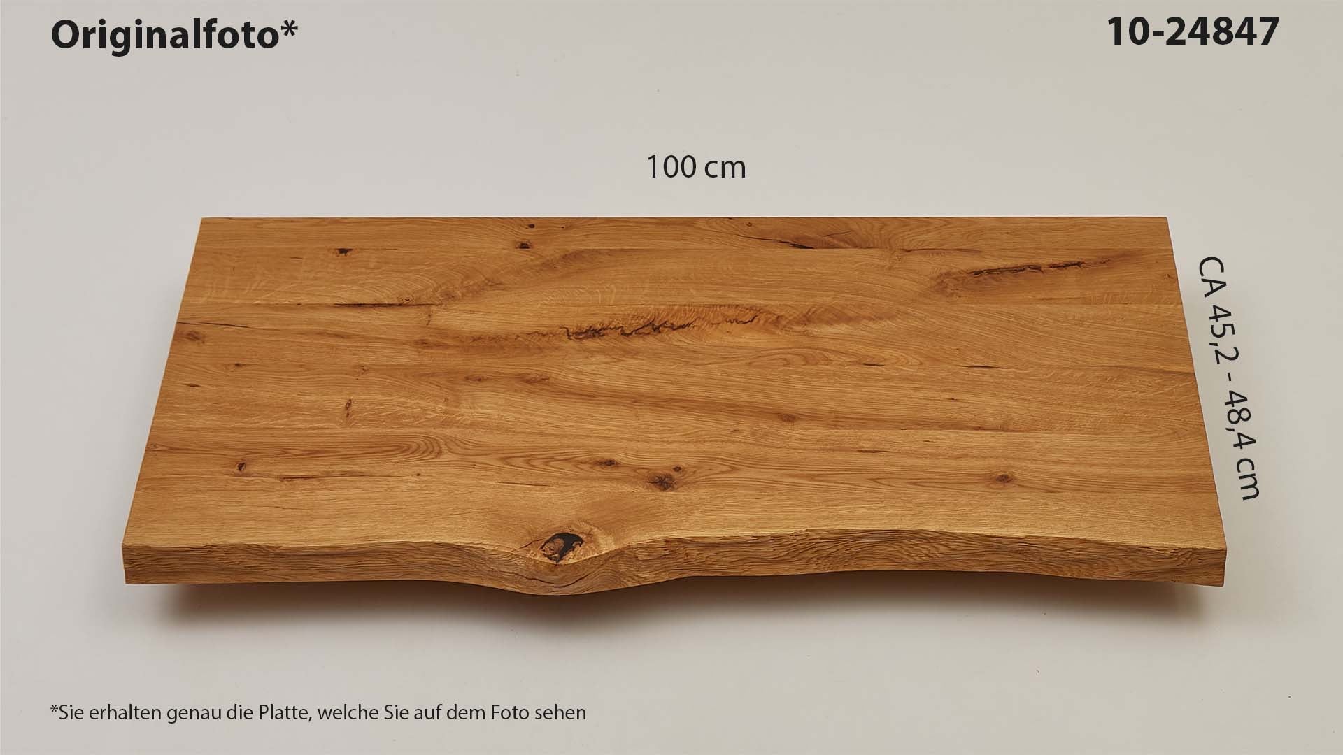 Eichenholz-Tischplatte Nummer 10-24847, Länge 100 cm cm, Breite ca. 45.2 cm–48.4 cm, mit gebürsteter Baumkante, geschliffen, 2 Schichten italienisches Öl, Äste und Risse mit Epoxidharz