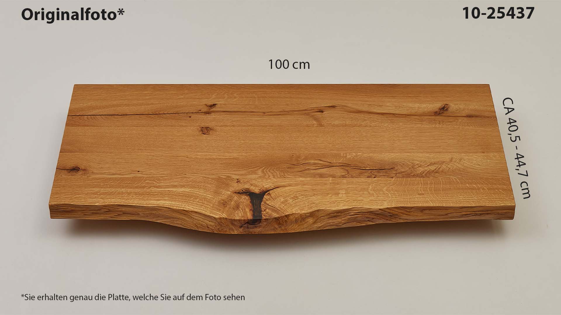 Eichenholz-Tischplatte Nummer 10-25437, Länge 100 cm cm, Breite ca. 40.5 cm–44.7 cm, mit gebürsteter Baumkante, geschliffen, 2 Schichten italienisches Öl, Äste und Risse mit Epoxidharz