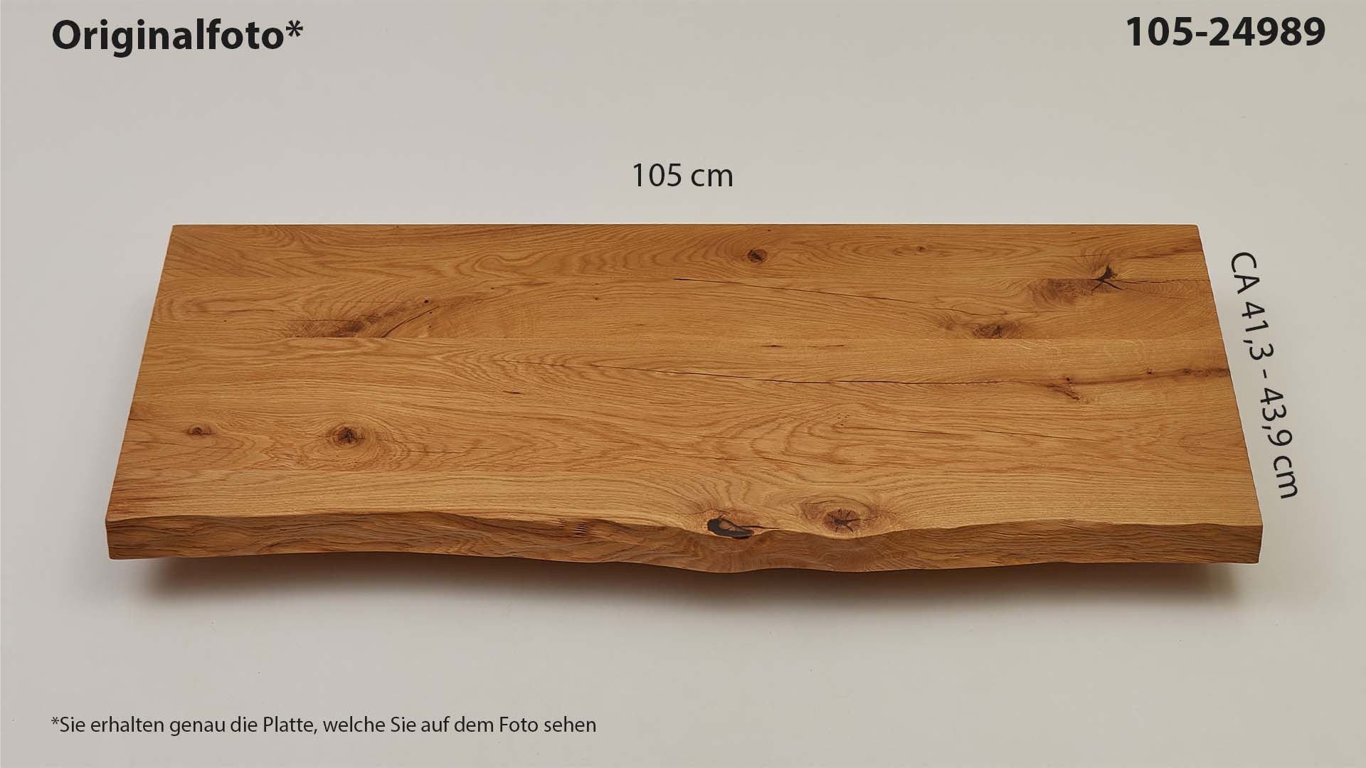 Eichenholz-Tischplatte Nummer 105-24989, Länge 105 cm cm, Breite ca. 41.3 cm–43.9 cm, mit gebürsteter Baumkante, geschliffen, 2 Schichten italienisches Öl, Äste und Risse mit Epoxidharz