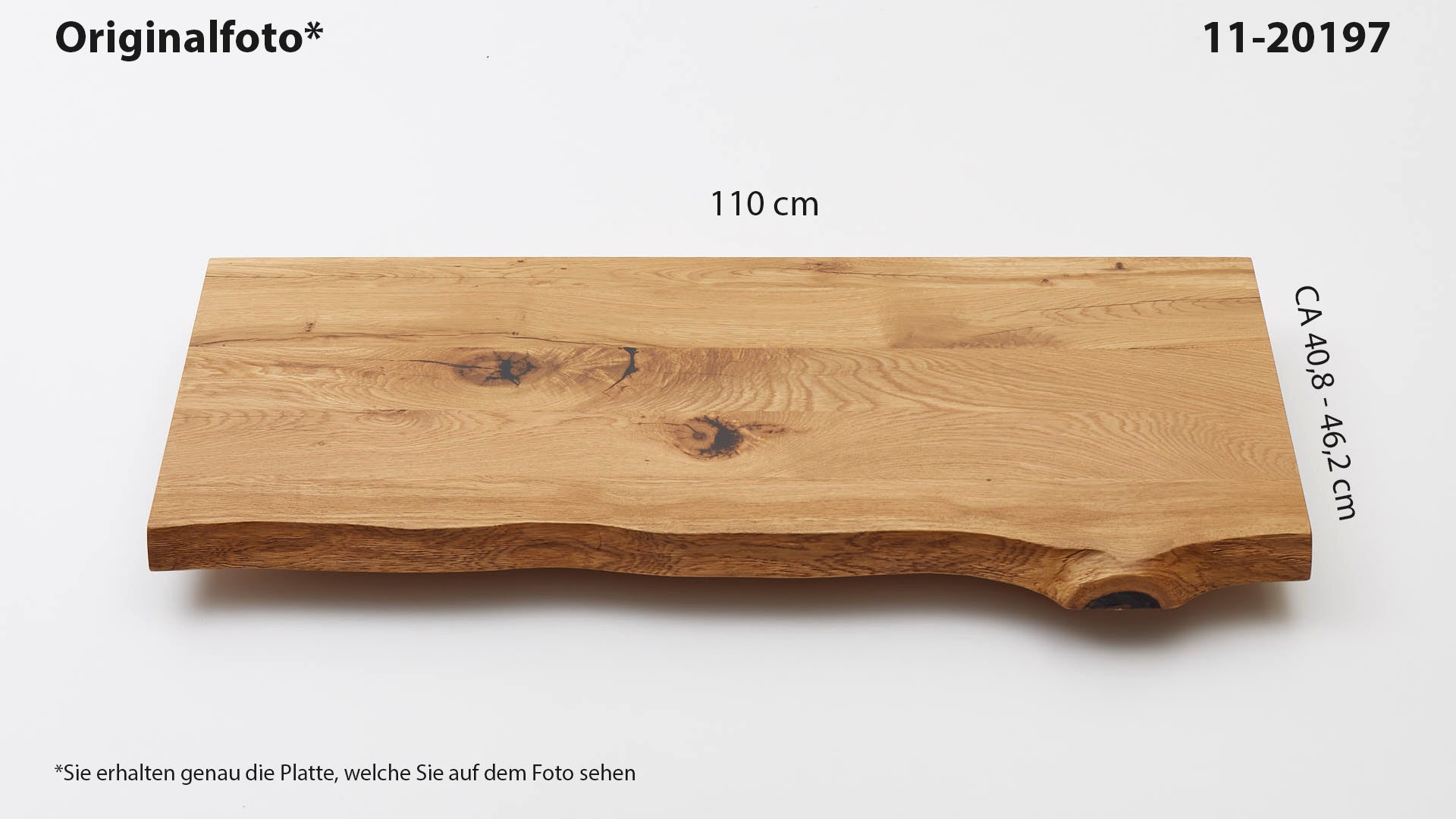 Eichenholz-Tischplatte Nummer 11-20197, Länge 110 cm cm, Breite ca. 40.8 cm–46.2 cm, mit gebürsteter Baumkante, geschliffen, 2 Schichten italienisches Öl, Äste und Risse mit Epoxidharz