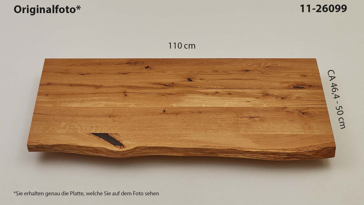 Eichenholz-Tischplatte Nummer 11-26099, Länge 110 cm cm, Breite ca. 46.4 cm–50 cm, mit gebürsteter Baumkante, geschliffen, 2 Schichten italienisches Öl, Äste und Risse mit Epoxidharz