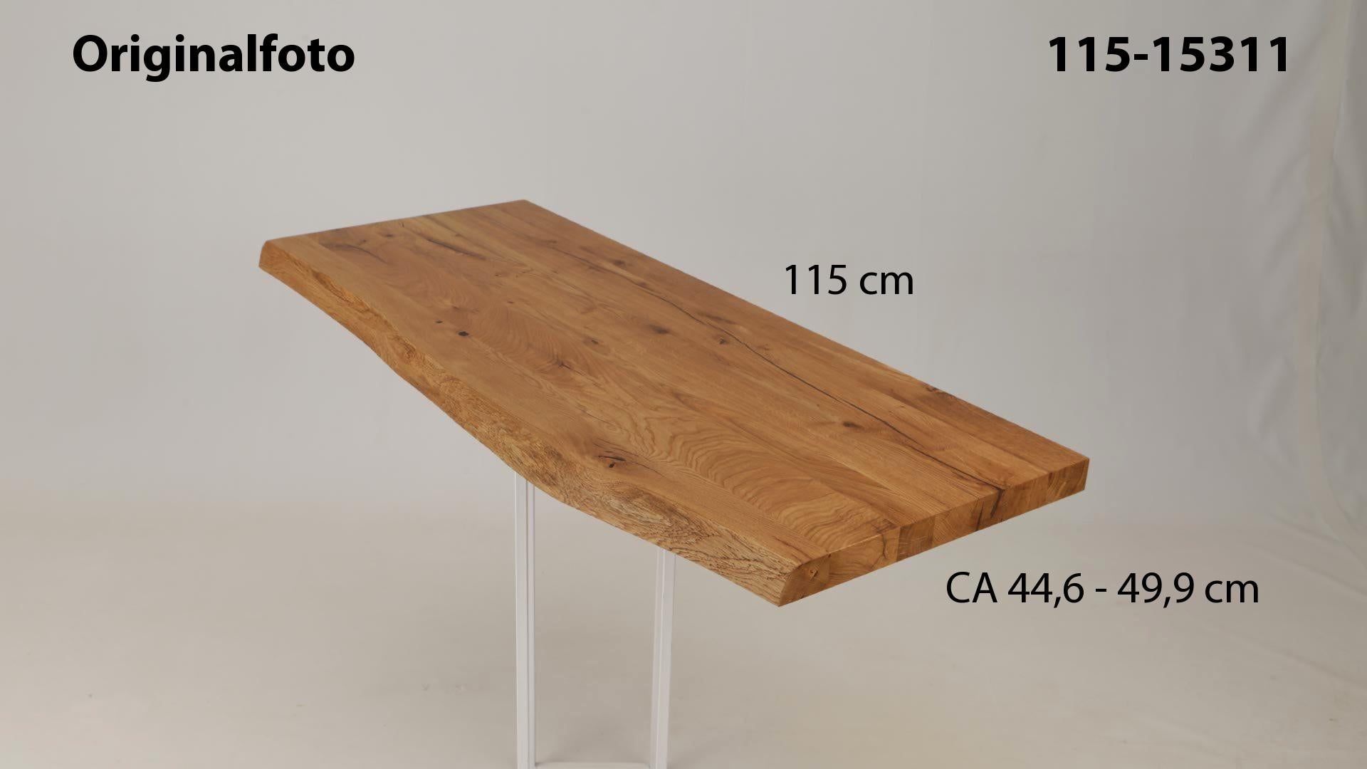 Eichenholz-Tischplatte Nummer 115-15311, Länge 115 cm cm, Breite ca. 44.6 cm–49.9 cm, mit gebürsteter Baumkante, geschliffen, 2 Schichten italienisches Öl, Äste und Risse mit Epoxidharz