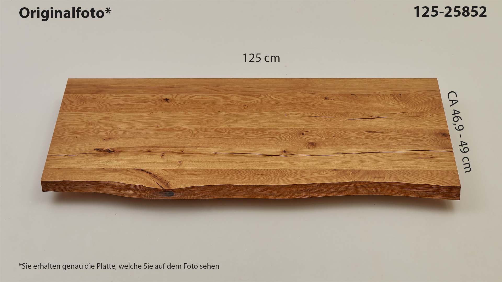 Eichenholz-Tischplatte Nummer 125-25852, Länge 125 cm cm, Breite ca. 46.9 cm–49 cm, mit gebürsteter Baumkante, geschliffen, 2 Schichten italienisches Öl, Äste und Risse mit Epoxidharz