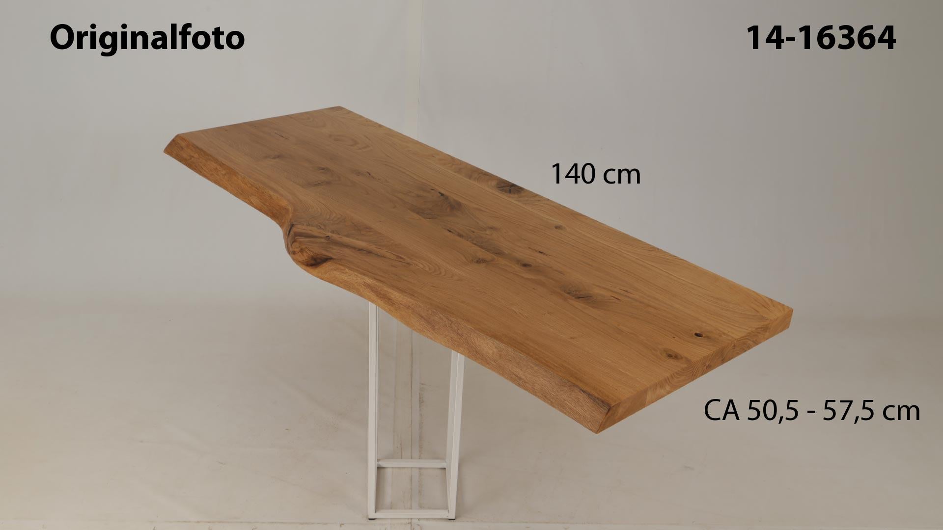 Eichenholz-Tischplatte Nummer 14-16364, Länge 140 cm cm, Breite ca. 50.5 cm–57.5 cm, mit gebürsteter Baumkante, geschliffen, 2 Schichten italienisches Öl, Äste und Risse mit Epoxidharz