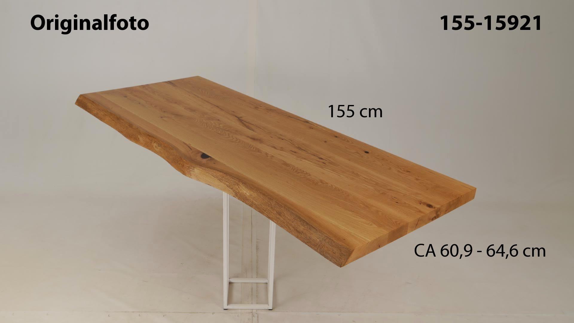 Eichenholz-Tischplatte Nummer 155-15921, Länge 155 cm cm, Breite ca. 60.9 cm–64.6 cm, mit gebürsteter Baumkante, geschliffen, 2 Schichten italienisches Öl, Äste und Risse mit Epoxidharz