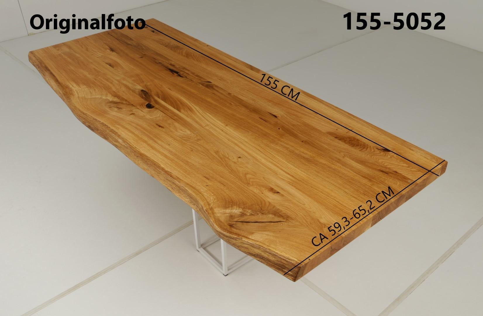 Eichenholz-Tischplatte Nummer 155-5052, Länge 155 cm cm, Breite ca. 59.3 cm–65.2 cm, mit gebürsteter Baumkante, geschliffen, 2 Schichten italienisches Öl, Äste und Risse mit Epoxidharz