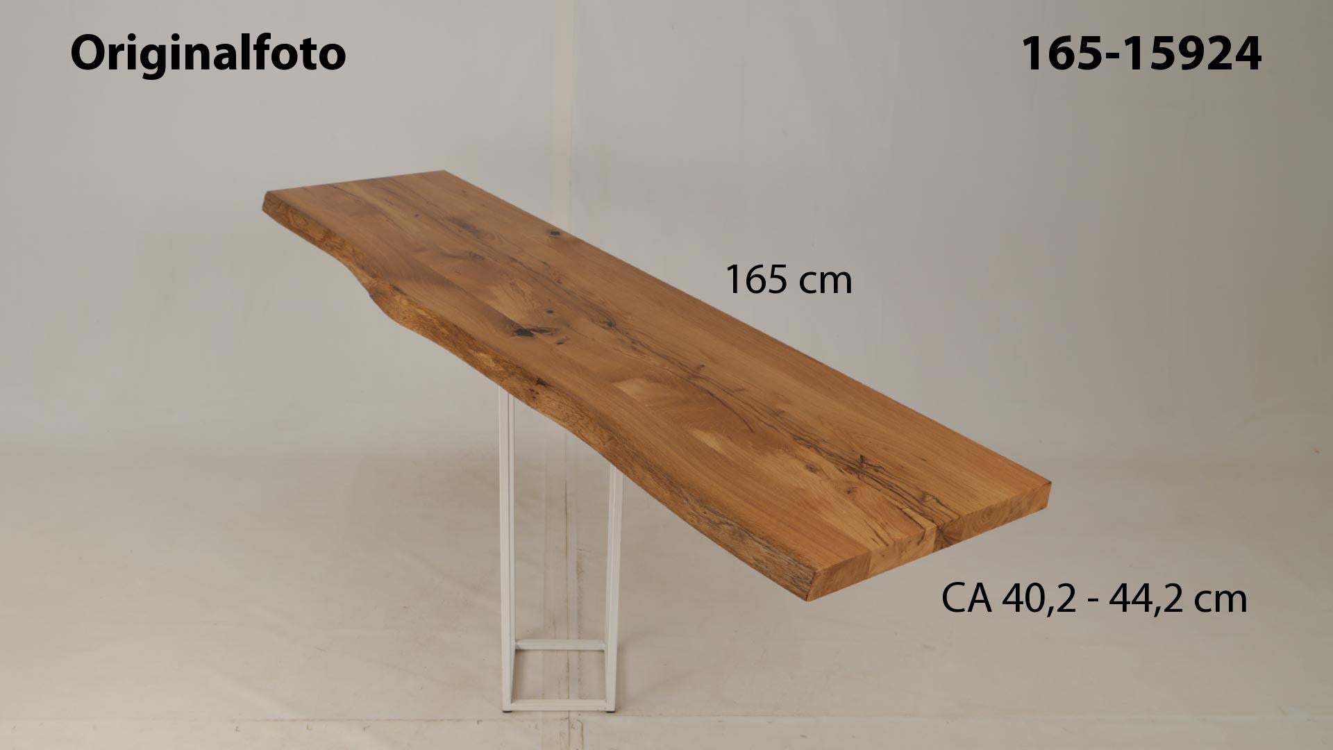 Eichenholz-Tischplatte Nummer 165-15924, Länge 165 cm cm, Breite ca. 40.2 cm–44.2 cm, mit gebürsteter Baumkante, geschliffen, 2 Schichten italienisches Öl, Äste und Risse mit Epoxidharz