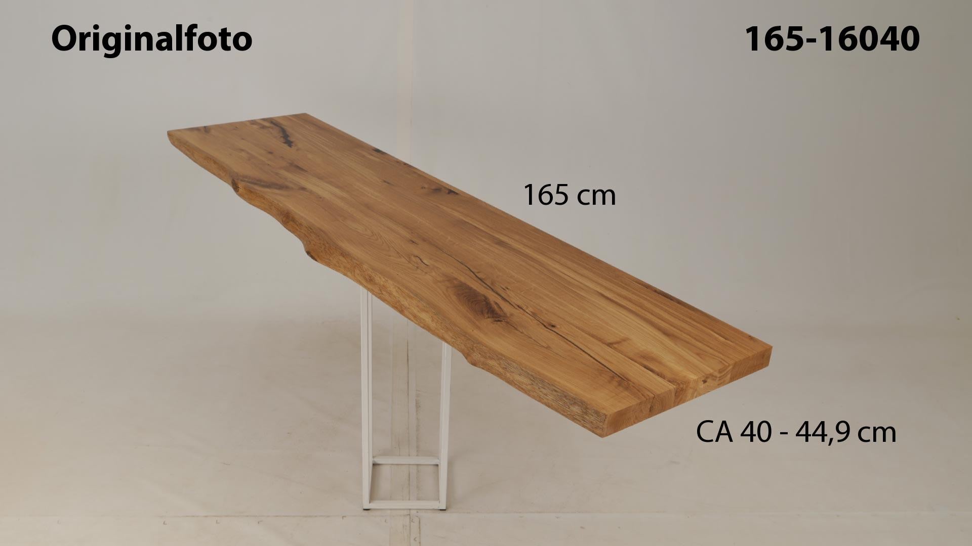 Eichenholz-Tischplatte Nummer 165-16040, Länge 165 cm cm, Breite ca. 40 cm–44.9 cm, mit gebürsteter Baumkante, geschliffen, 2 Schichten italienisches Öl, Äste und Risse mit Epoxidharz