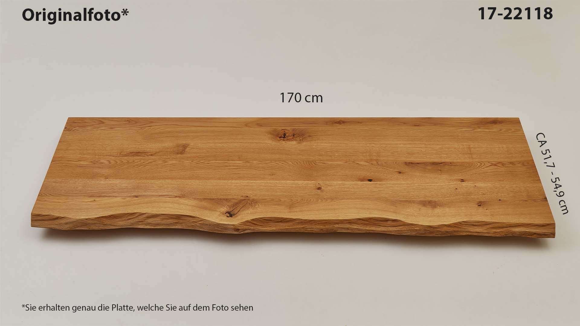 Eichenholz-Tischplatte Nummer 17-22118, Länge 170 cm cm, Breite ca. 51.7 cm–54.9 cm, mit gebürsteter Baumkante, geschliffen, 2 Schichten italienisches Öl, Äste und Risse mit Epoxidharz