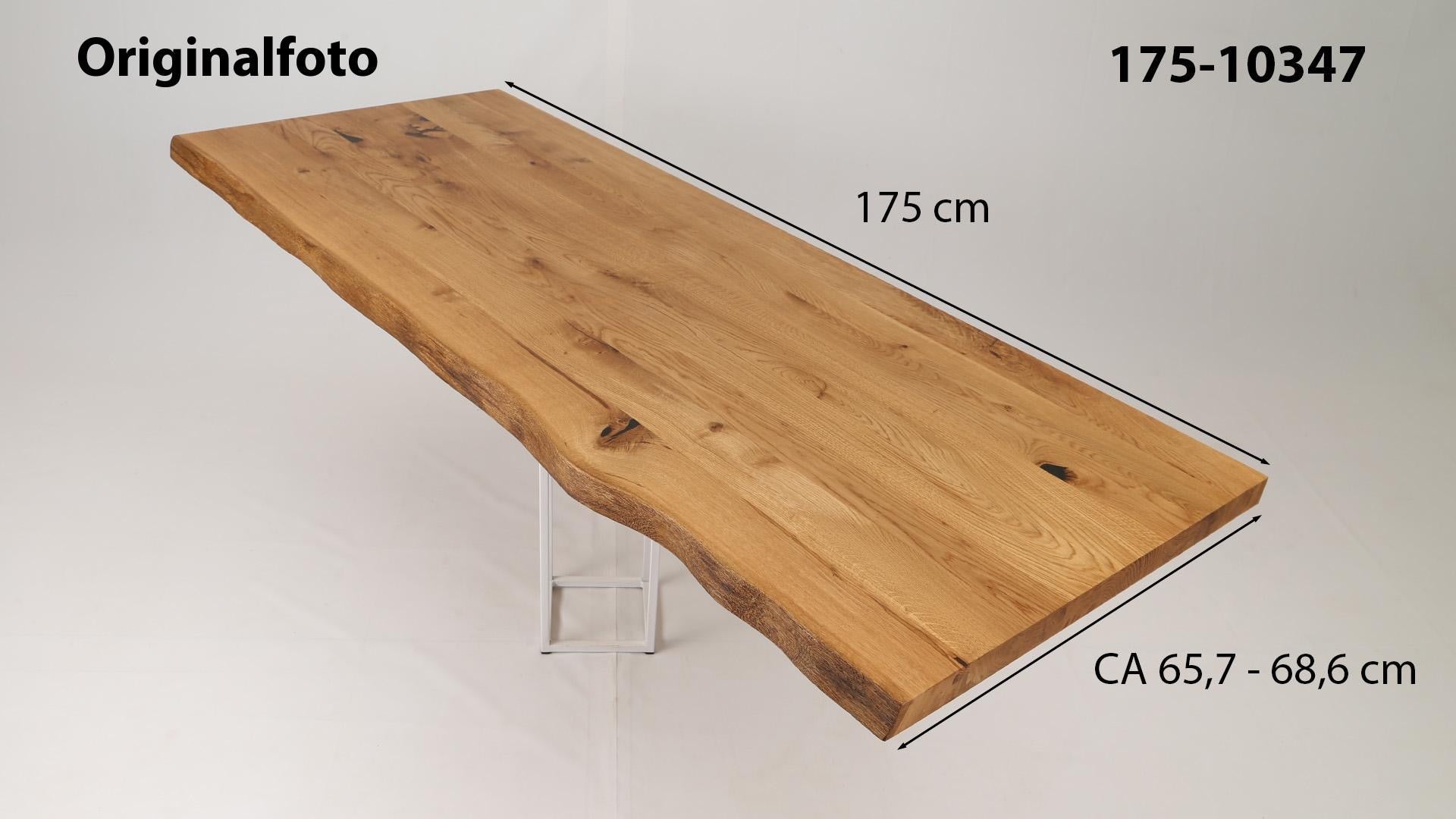 Eichenholz-Tischplatte Nummer 175-10347, Länge 175 cm cm, Breite ca. 65.7 cm–68.6 cm, mit gebürsteter Baumkante, geschliffen, 2 Schichten italienisches Öl, Äste und Risse mit Epoxidharz