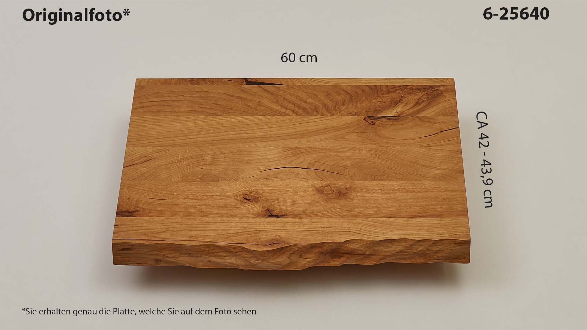 Eichenholz-Tischplatte Nummer 6-25640, Länge 60 cm cm, Breite ca. 42 cm–43.9 cm, mit gebürsteter Baumkante, geschliffen, 2 Schichten italienisches Öl, Äste und Risse mit Epoxidharz
