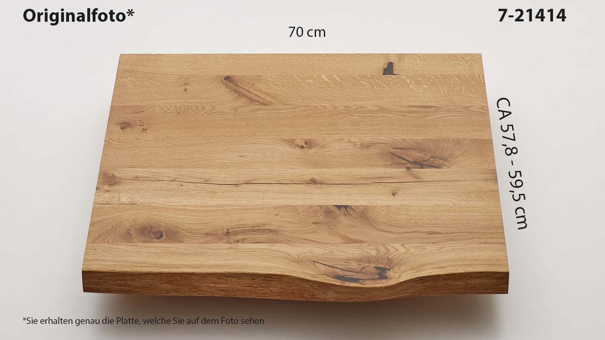 Eichenholz-Tischplatte Nummer 7-21414, Länge 70 cm cm, Breite ca. 57.8 cm–59.5 cm, mit gebürsteter Baumkante, geschliffen, 2 Schichten italienisches Öl, Äste und Risse mit Epoxidharz