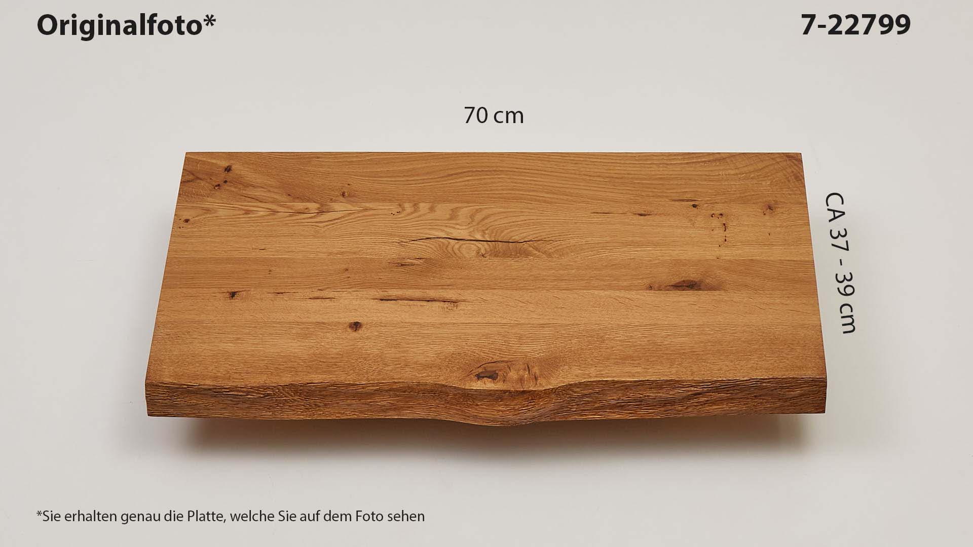Eichenholz-Tischplatte Nummer 7-22799, Länge 70 cm cm, Breite ca. 37 cm–39 cm, mit gebürsteter Baumkante, geschliffen, 2 Schichten italienisches Öl, Äste und Risse mit Epoxidharz