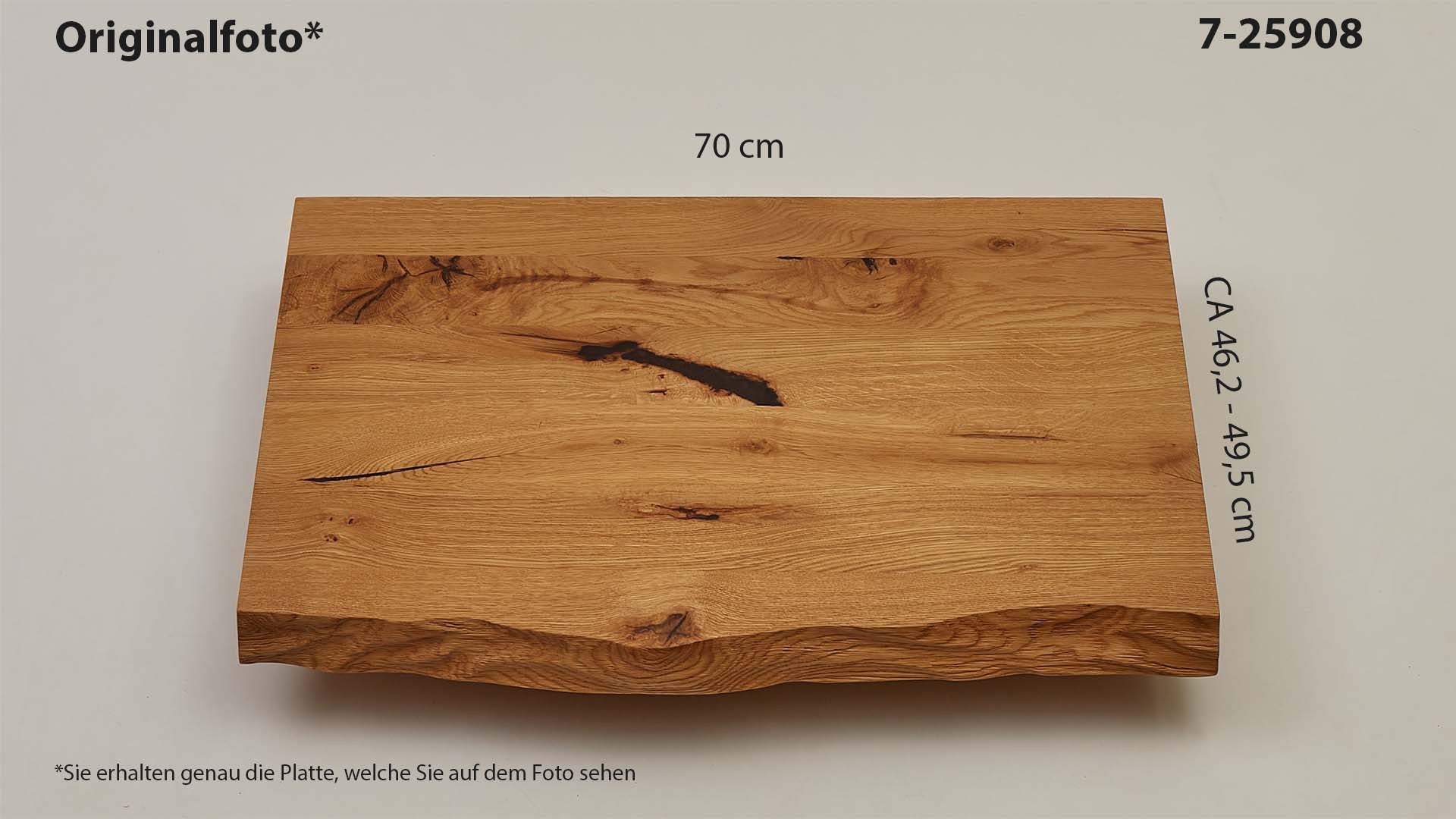 Eichenholz-Tischplatte Nummer 7-25908, Länge 70 cm cm, Breite ca. 46.2 cm–49.5 cm, mit gebürsteter Baumkante, geschliffen, 2 Schichten italienisches Öl, Äste und Risse mit Epoxidharz