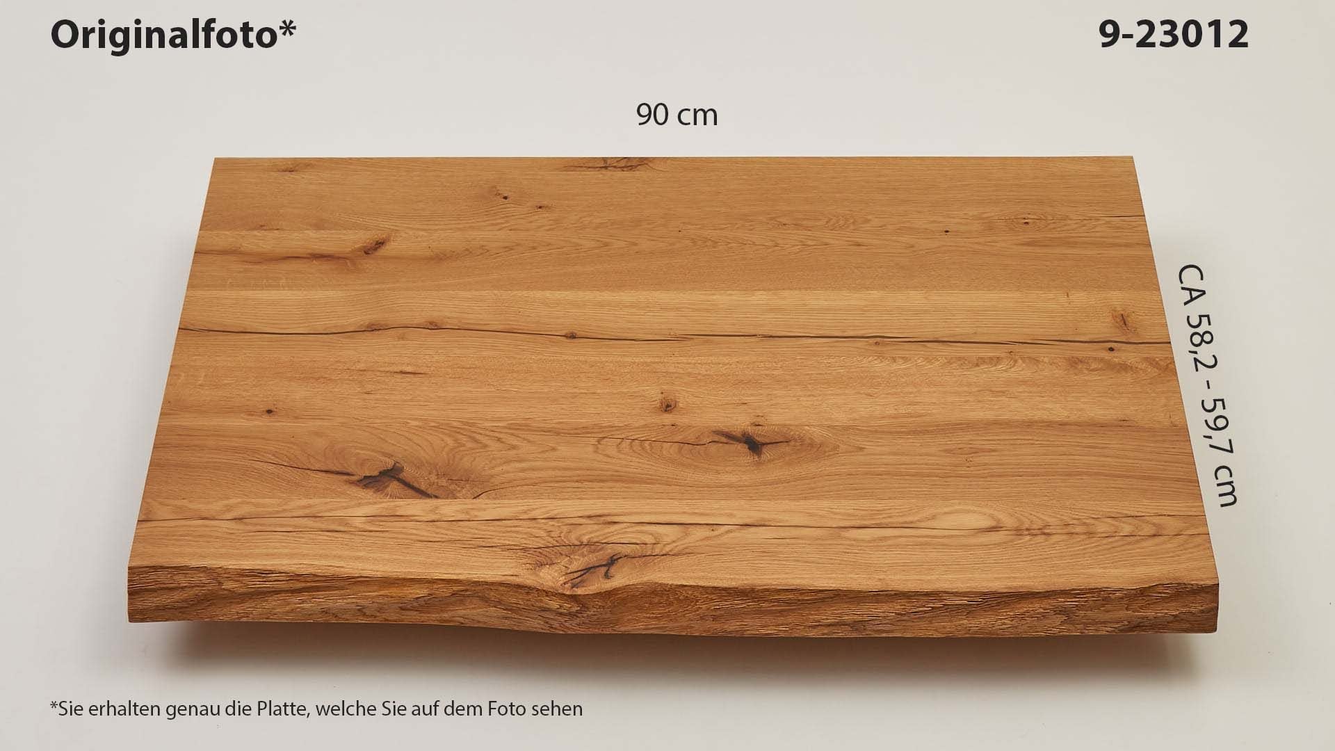 Eichenholz-Tischplatte Nummer 9-23012, Länge 90 cm cm, Breite ca. 58.2 cm–59.7 cm, mit gebürsteter Baumkante, geschliffen, 2 Schichten italienisches Öl, Äste und Risse mit Epoxidharz