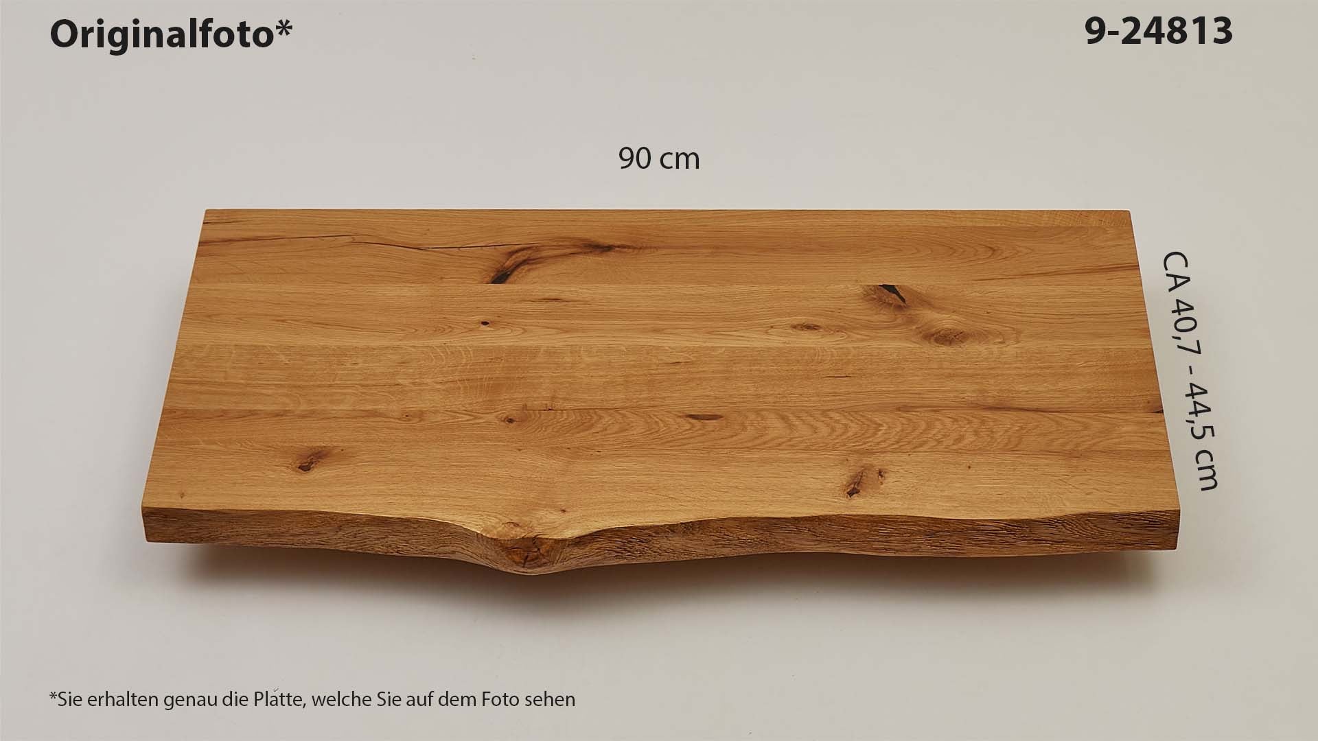 Eichenholz-Tischplatte Nummer 9-24813, Länge 90 cm cm, Breite ca. 40.7 cm–44.5 cm, mit gebürsteter Baumkante, geschliffen, 2 Schichten italienisches Öl, Äste und Risse mit Epoxidharz
