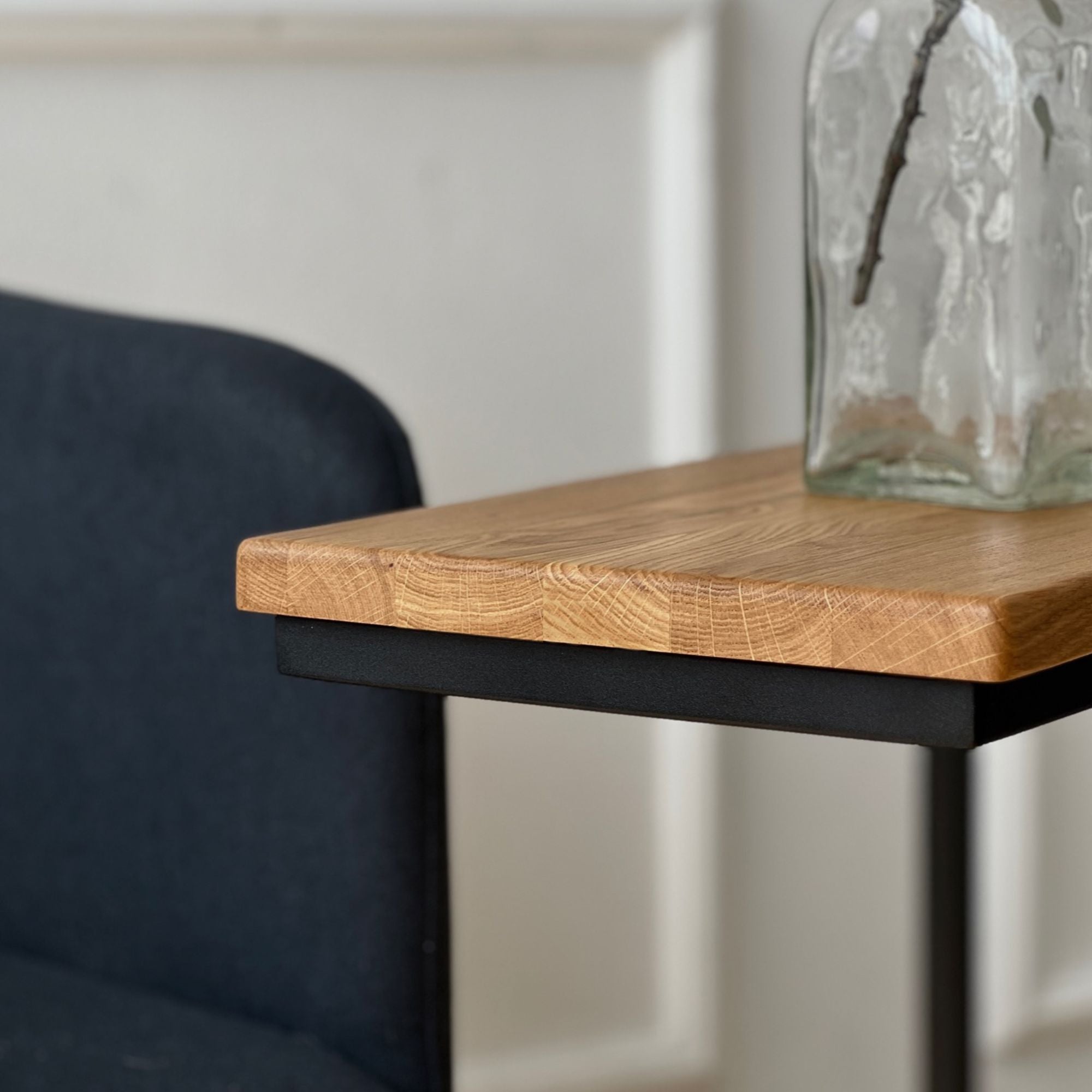 Detail Couchtisch Massivholzplatte Eiche