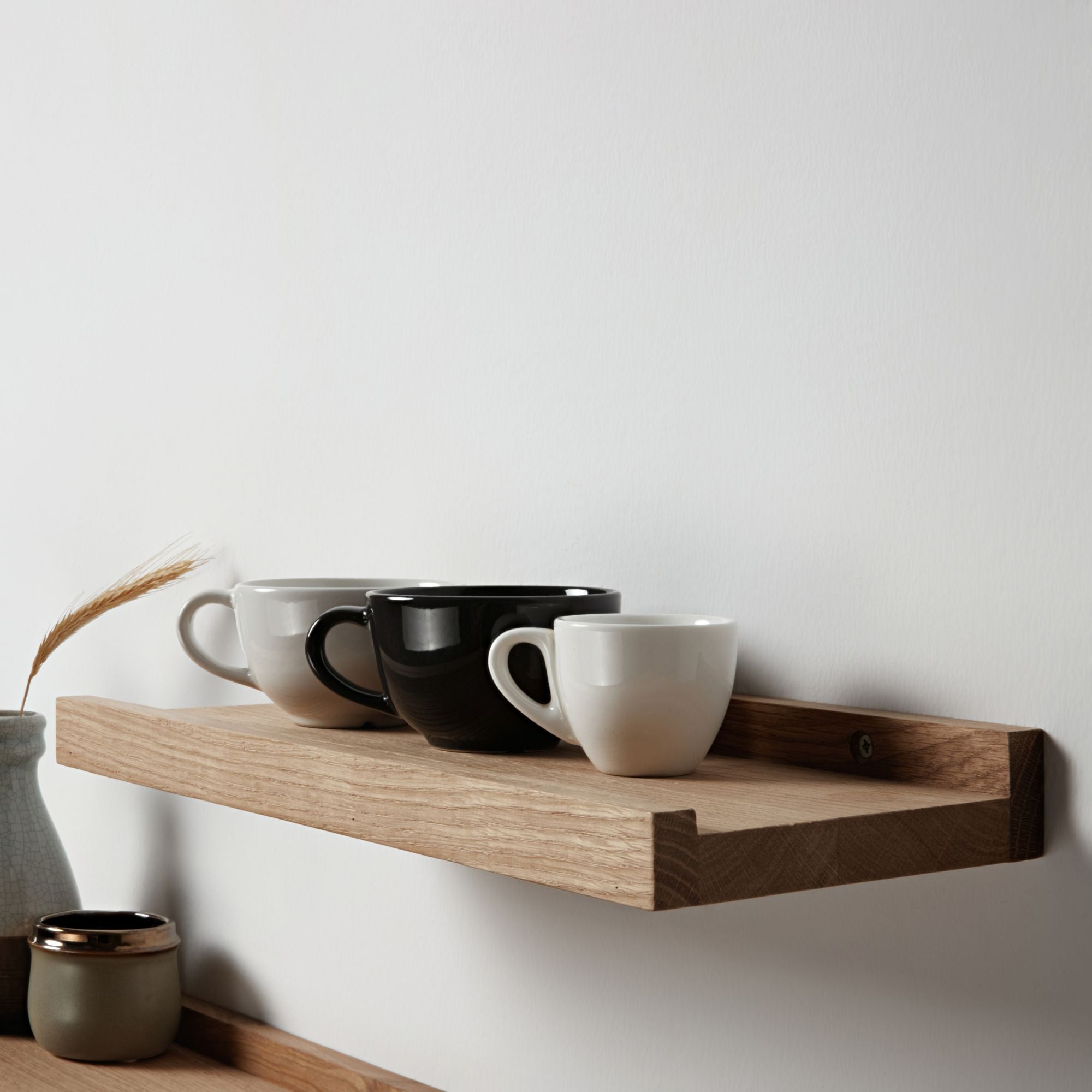 Holzschweberegal für Tassen Aufbewahrung