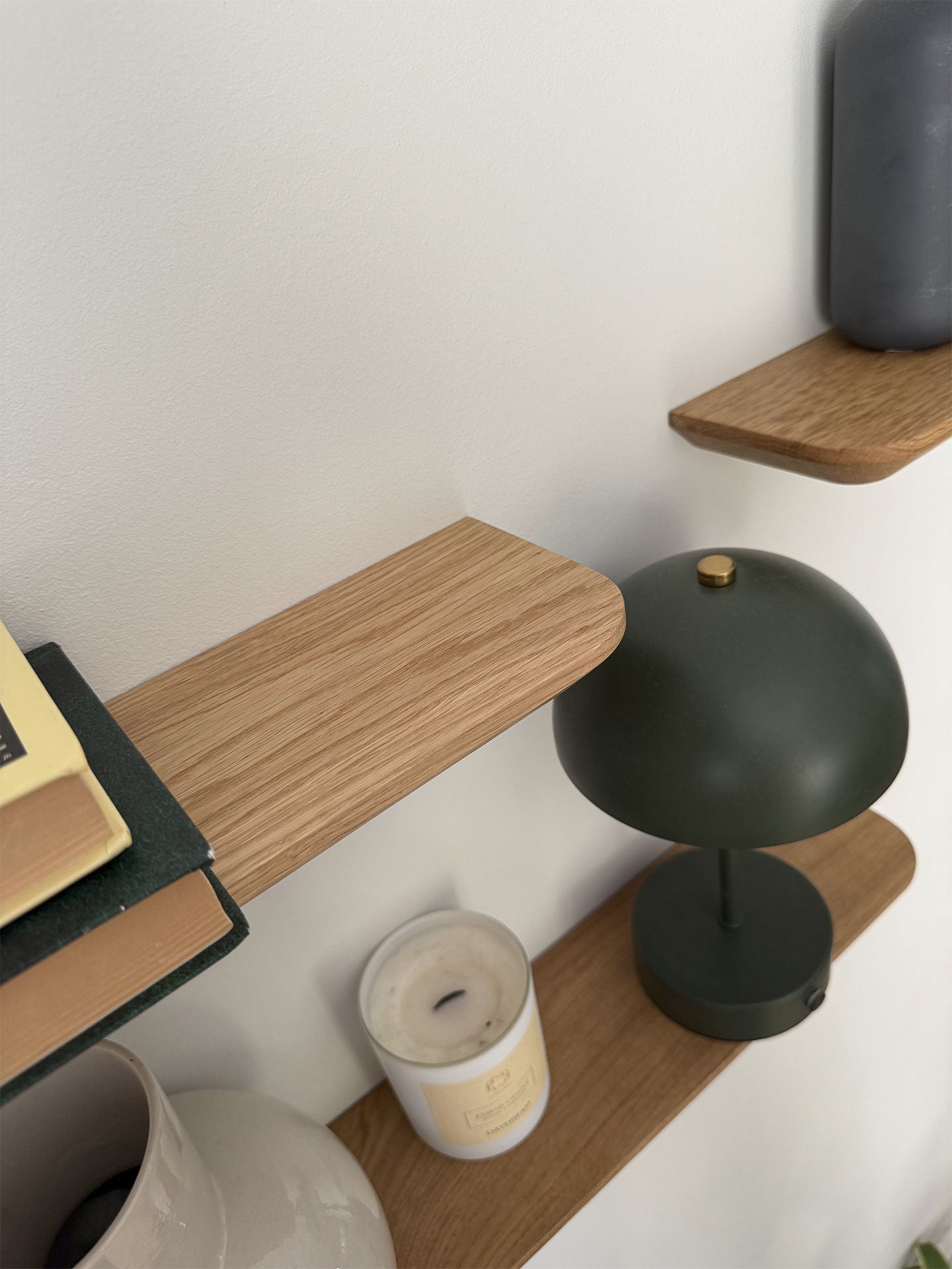 Wandregal Schweizer Kante Emerald