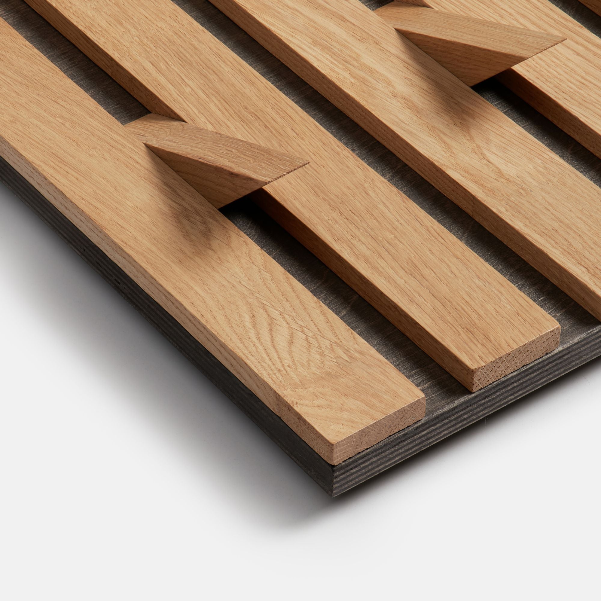 Hochwertige Detailaufnahme der Garderobenhaken aus Eiche – modernes und langlebiges Design.