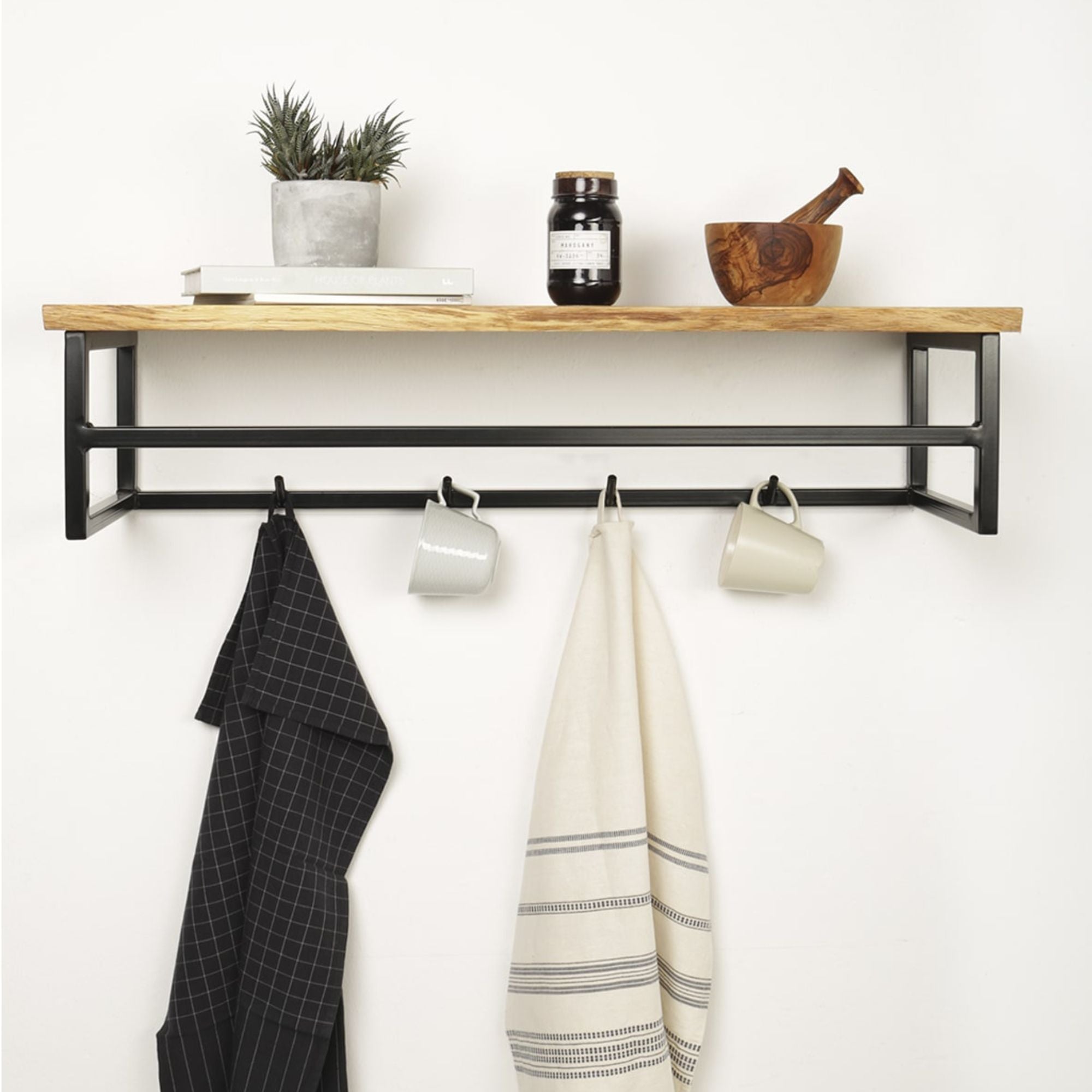 Modernes Garderobenregal mit Holzablage und Haken für Jacken, Handtücher oder Tassen