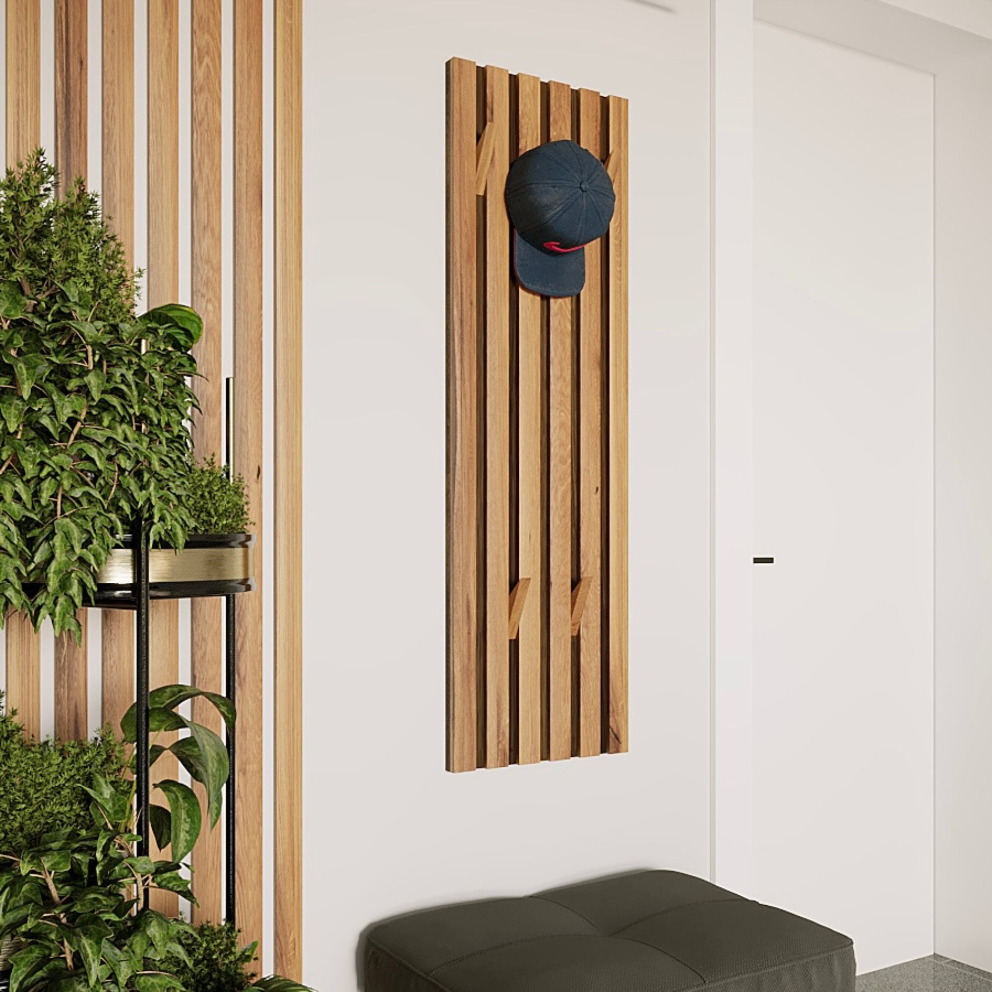 Garderobenpaneel aus Eiche mit aufgesetzter Cap – modernes Fluraccessoire im Holzdesign.