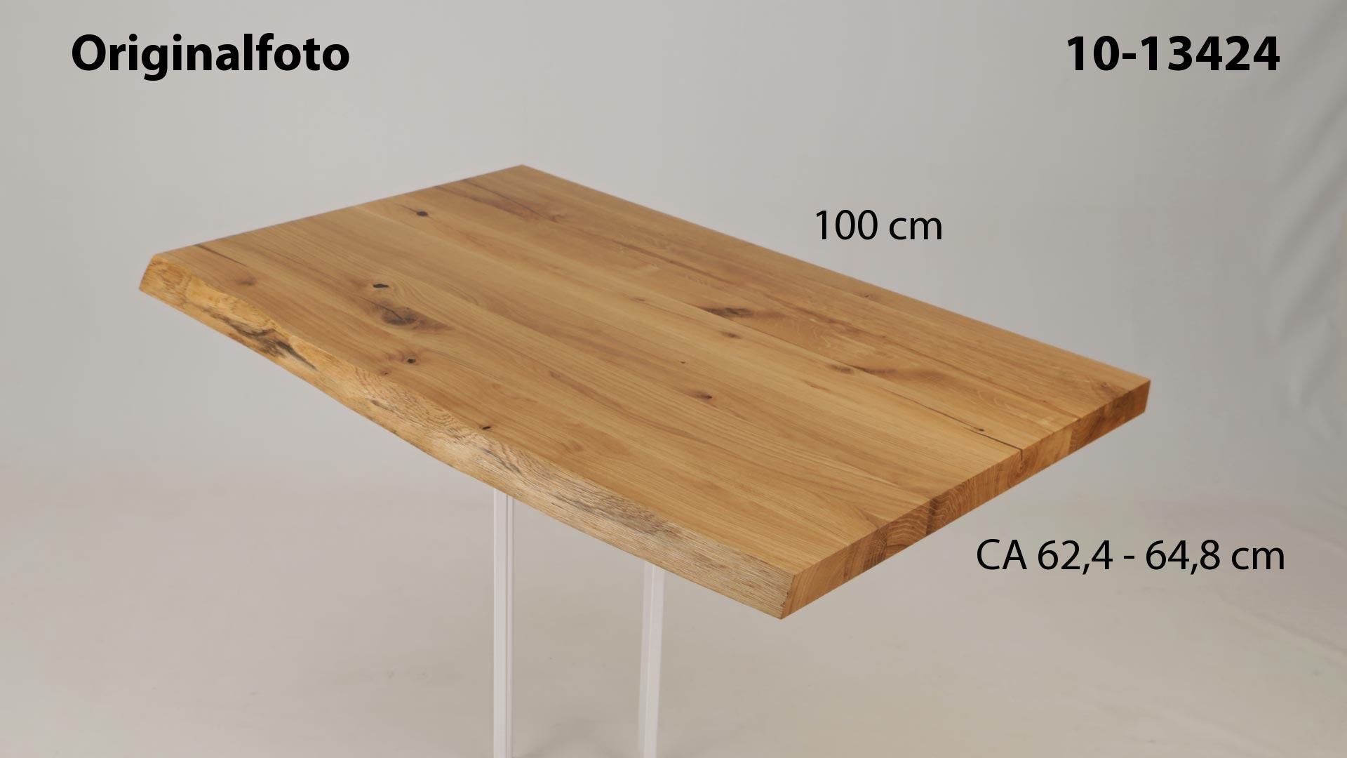 Eichenholz-Tischplatte Nummer 10-13424, Länge 100 cm cm, Breite ca. 62.4 cm–64.8 cm, mit gebürsteter Baumkante, geschliffen, 2 Schichten italienisches Öl, Äste und Risse mit Epoxidharz
