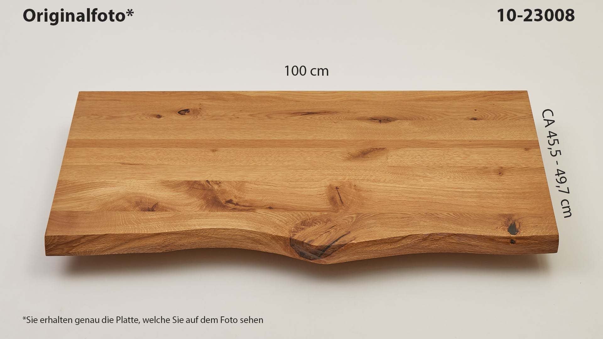 Eichenholz-Tischplatte Nummer 10-23008, Länge 100 cm cm, Breite ca. 45.5 cm–49.7 cm, mit gebürsteter Baumkante, geschliffen, 2 Schichten italienisches Öl, Äste und Risse mit Epoxidharz
