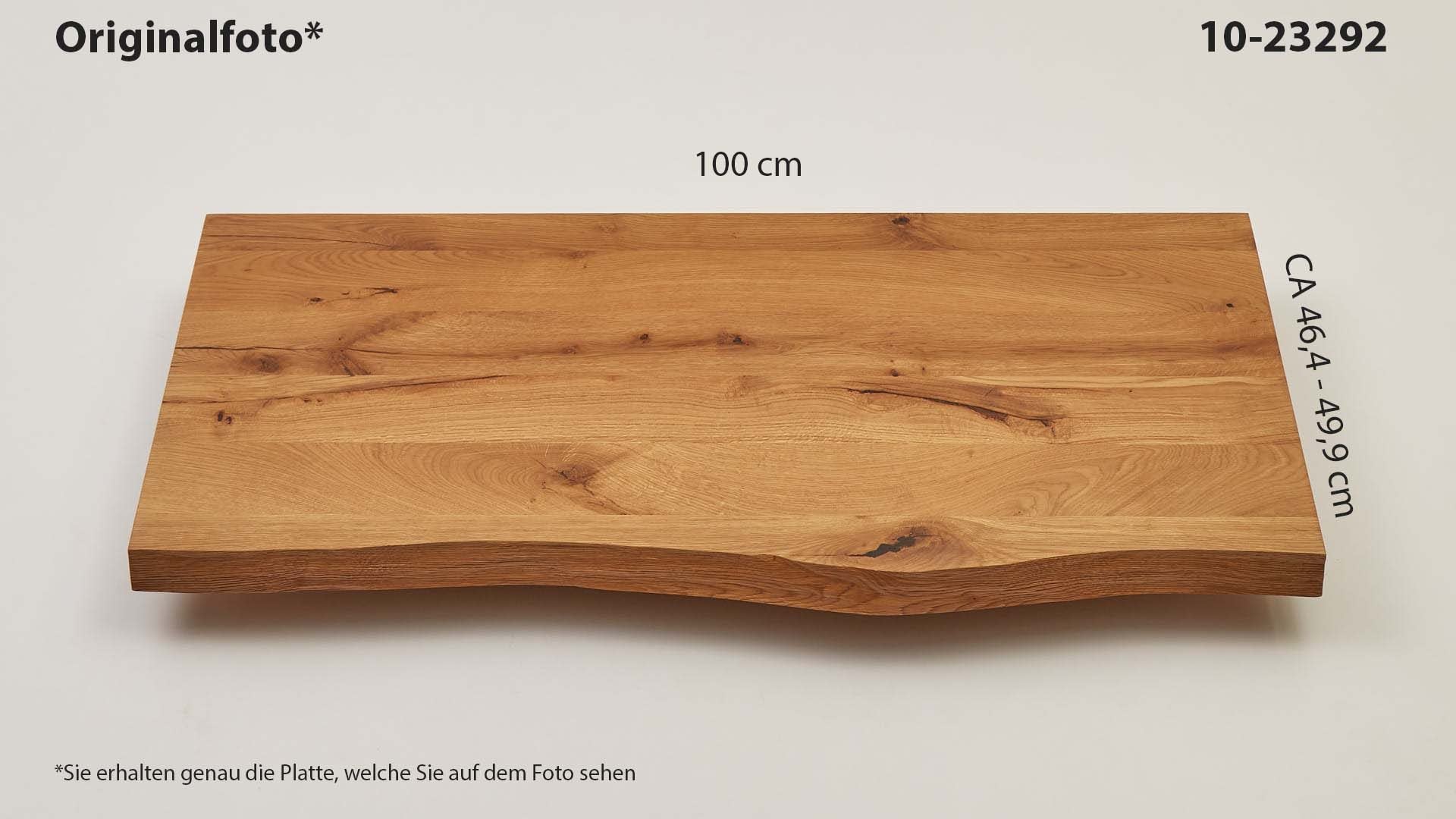 Eichenholz-Tischplatte Nummer 10-23292, Länge 100 cm cm, Breite ca. 46.4 cm–49.9 cm, mit gebürsteter Baumkante, geschliffen, 2 Schichten italienisches Öl, Äste und Risse mit Epoxidharz