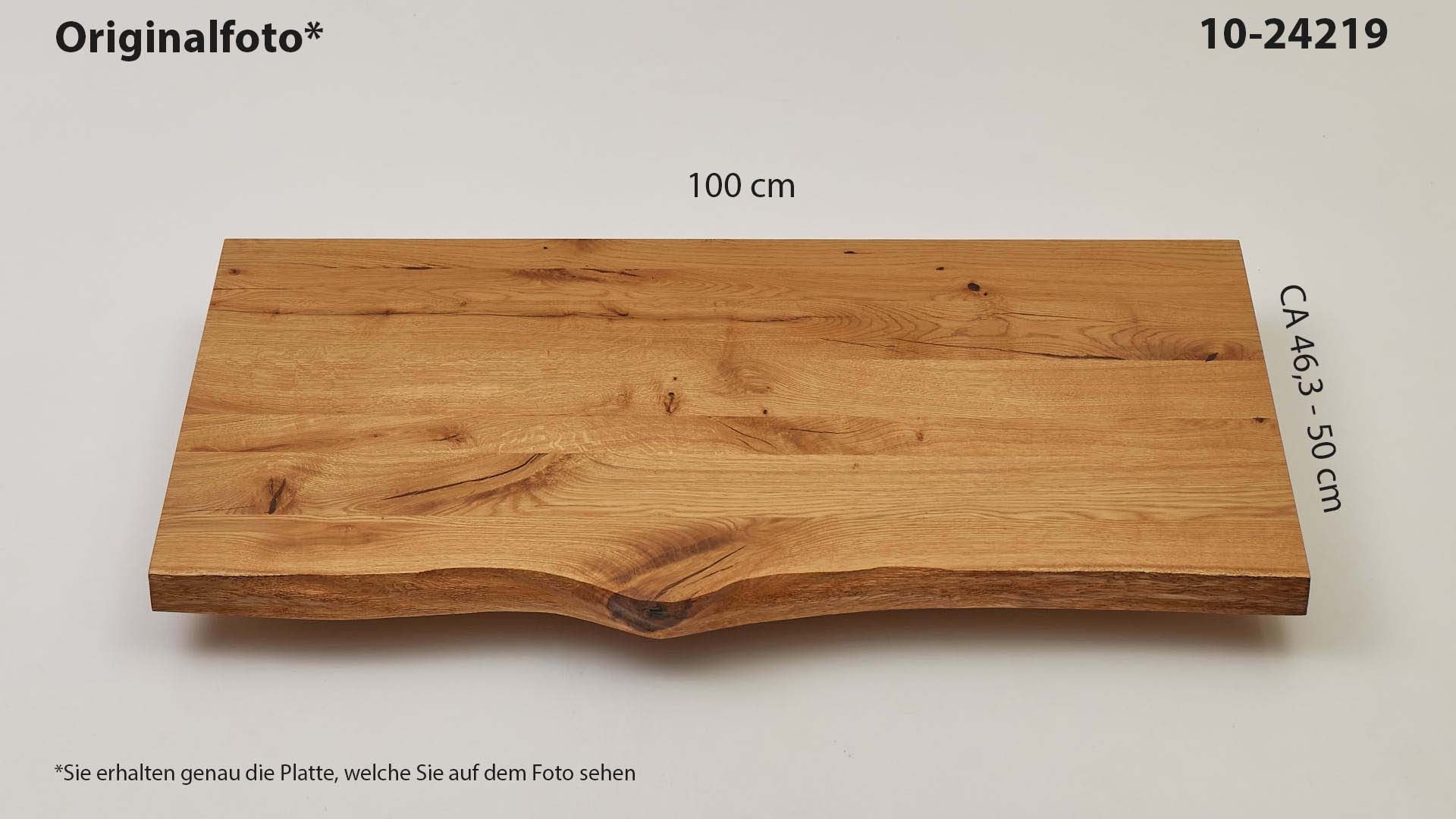 Eichenholz-Tischplatte Nummer 10-24219, Länge 100 cm cm, Breite ca. 46.3 cm–50 cm, mit gebürsteter Baumkante, geschliffen, 2 Schichten italienisches Öl, Äste und Risse mit Epoxidharz