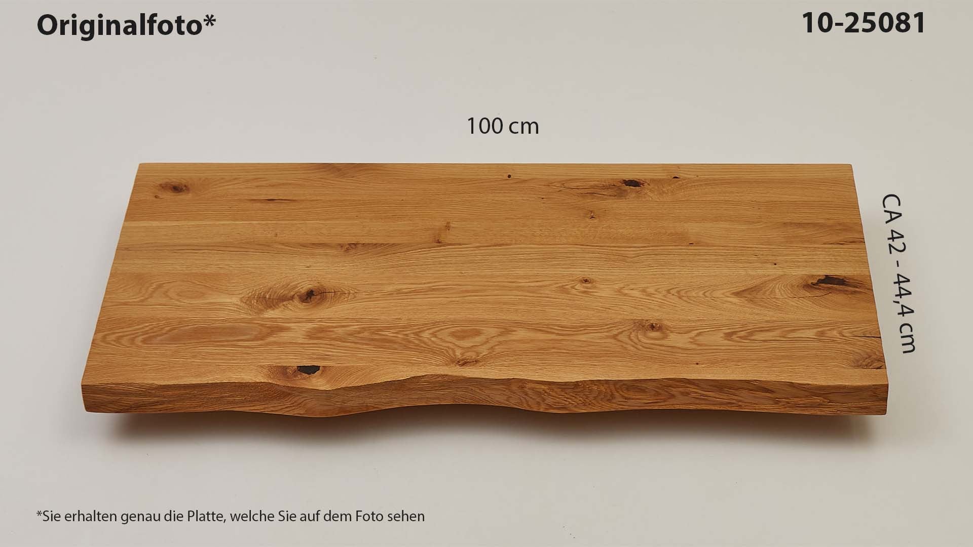 Eichenholz-Tischplatte Nummer 10-25081, Länge 100 cm cm, Breite ca. 42 cm–44.4 cm, mit gebürsteter Baumkante, geschliffen, 2 Schichten italienisches Öl, Äste und Risse mit Epoxidharz