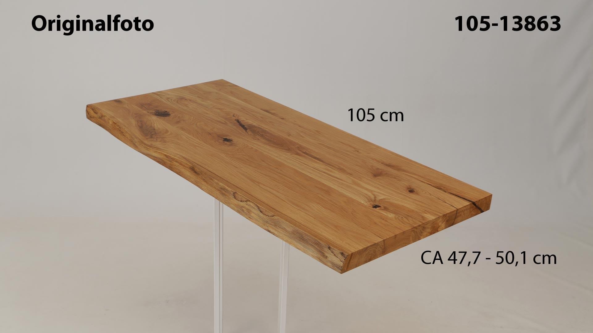 Eichenholz-Tischplatte Nummer 105-13863, Länge 105 cm cm, Breite ca. 47.7 cm–50.1 cm, mit gebürsteter Baumkante, geschliffen, 2 Schichten italienisches Öl, Äste und Risse mit Epoxidharz