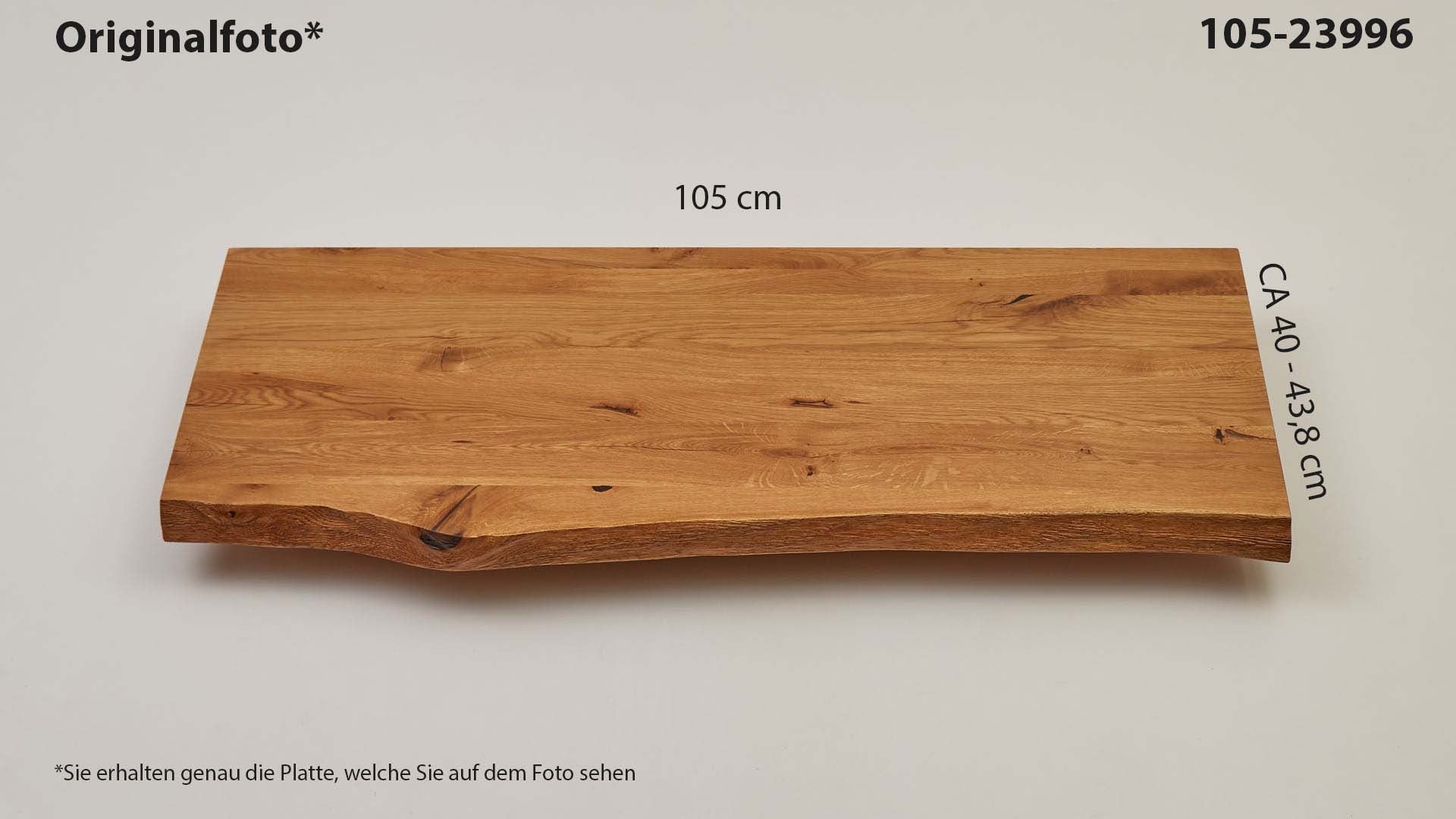 Eichenholz-Tischplatte Nummer 105-23996, Länge 105 cm cm, Breite ca. 40 cm–43.8 cm, mit gebürsteter Baumkante, geschliffen, 2 Schichten italienisches Öl, Äste und Risse mit Epoxidharz