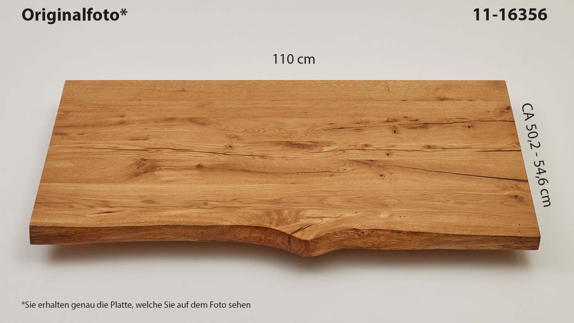 Eichenholz-Tischplatte Nummer 11-16356, Länge 110 cm cm, Breite ca. 50.2 cm–54.6 cm, mit gebürsteter Baumkante, geschliffen, 2 Schichten italienisches Öl, Äste und Risse mit Epoxidharz