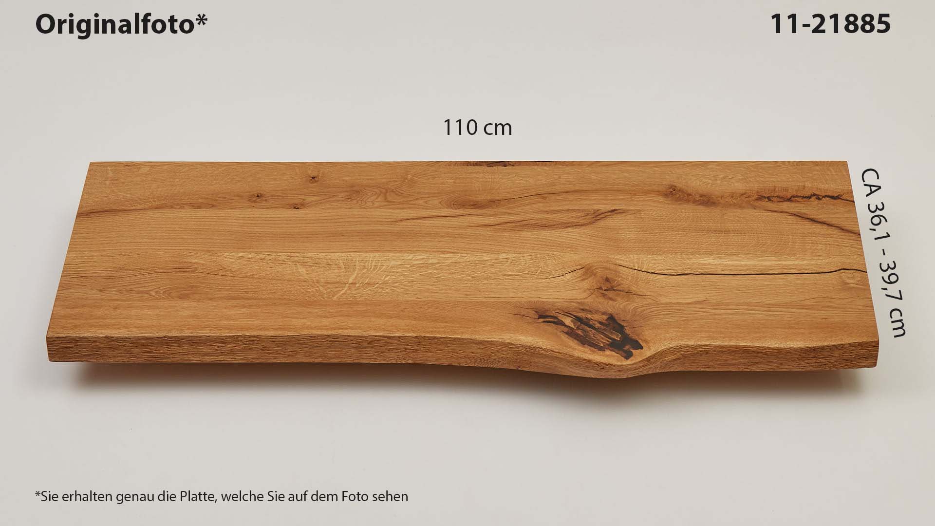 Eichenholz-Tischplatte Nummer 11-21885, Länge 110 cm cm, Breite ca. 36.1 cm–39.7 cm, mit gebürsteter Baumkante, geschliffen, 2 Schichten italienisches Öl, Äste und Risse mit Epoxidharz