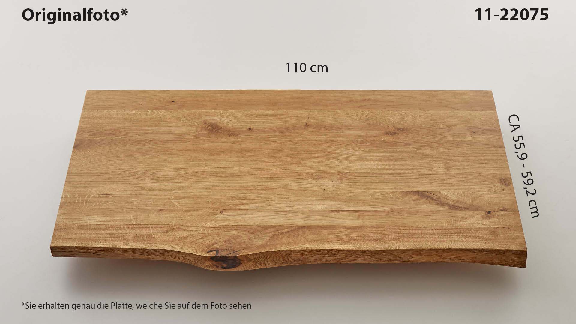 Eichenholz-Tischplatte Nummer 11-22075, Länge 110 cm cm, Breite ca. 55.9 cm–59.2 cm, mit gebürsteter Baumkante, geschliffen, 2 Schichten italienisches Öl, Äste und Risse mit Epoxidharz