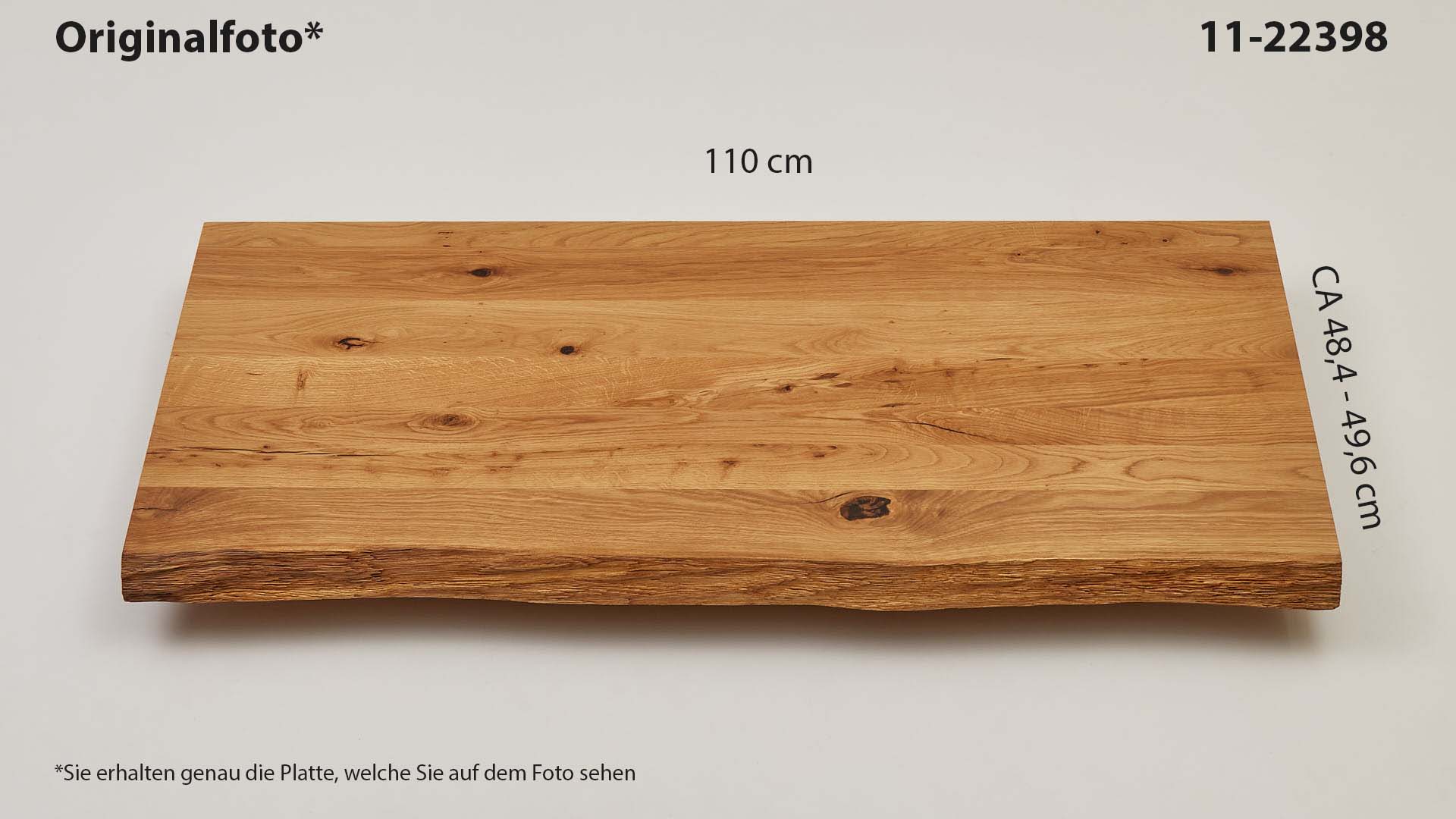 Eichenholz-Tischplatte Nummer 11-22398, Länge 110 cm cm, Breite ca. 48.4 cm–49.6 cm, mit gebürsteter Baumkante, geschliffen, 2 Schichten italienisches Öl, Äste und Risse mit Epoxidharz