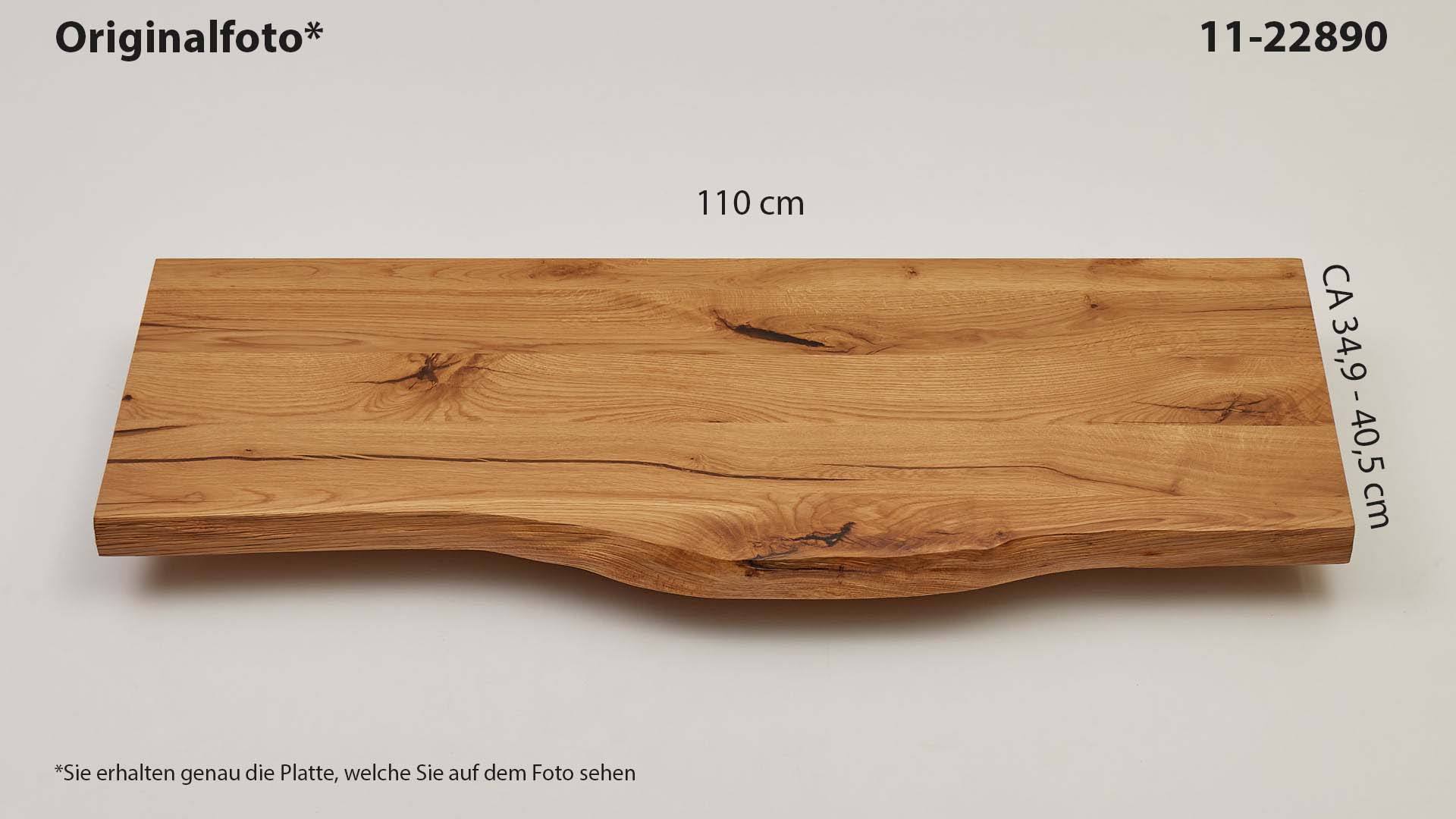 Eichenholz-Tischplatte Nummer 11-22890, Länge 110 cm cm, Breite ca. 34.9 cm–40.5 cm, mit gebürsteter Baumkante, geschliffen, 2 Schichten italienisches Öl, Äste und Risse mit Epoxidharz