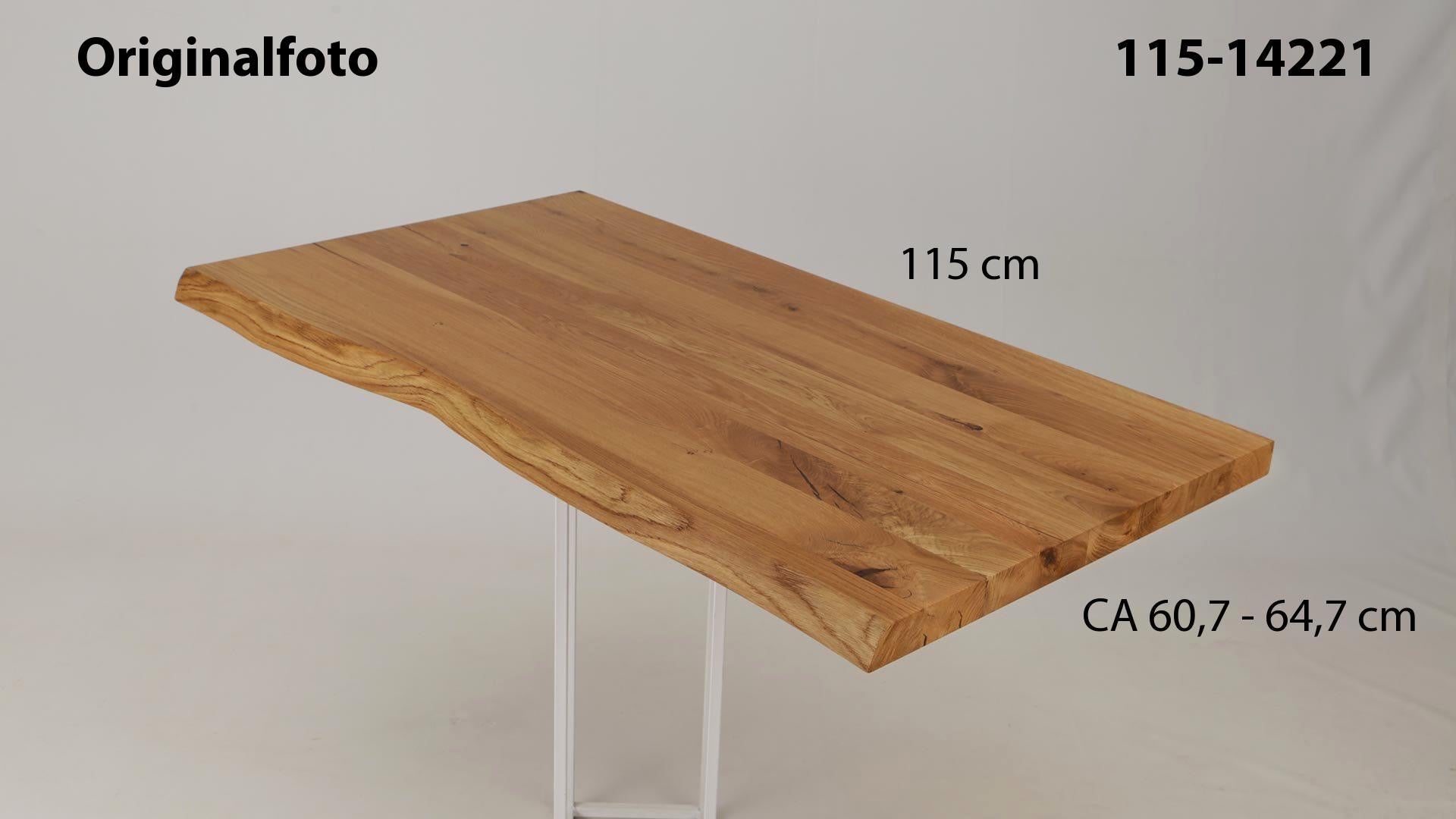 Eichenholz-Tischplatte Nummer 115-14221, Länge 115 cm cm, Breite ca. 60.7 cm–64.7 cm, mit gebürsteter Baumkante, geschliffen, 2 Schichten italienisches Öl, Äste und Risse mit Epoxidharz