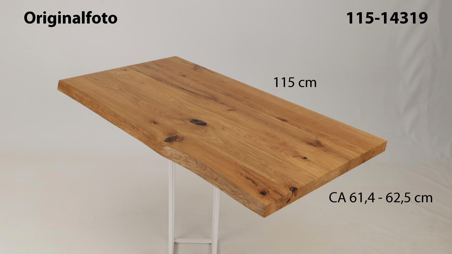 Eichenholz-Tischplatte Nummer 115-14319, Länge 115 cm cm, Breite ca. 61.4 cm–62.5 cm, mit gebürsteter Baumkante, geschliffen, 2 Schichten italienisches Öl, Äste und Risse mit Epoxidharz