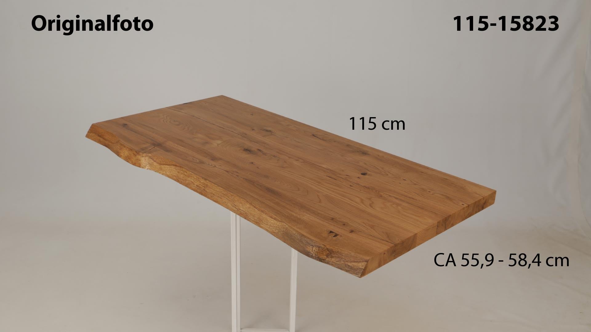 Eichenholz-Tischplatte Nummer 115-15823, Länge 115 cm cm, Breite ca. 55.9 cm–58.4 cm, mit gebürsteter Baumkante, geschliffen, 2 Schichten italienisches Öl, Äste und Risse mit Epoxidharz