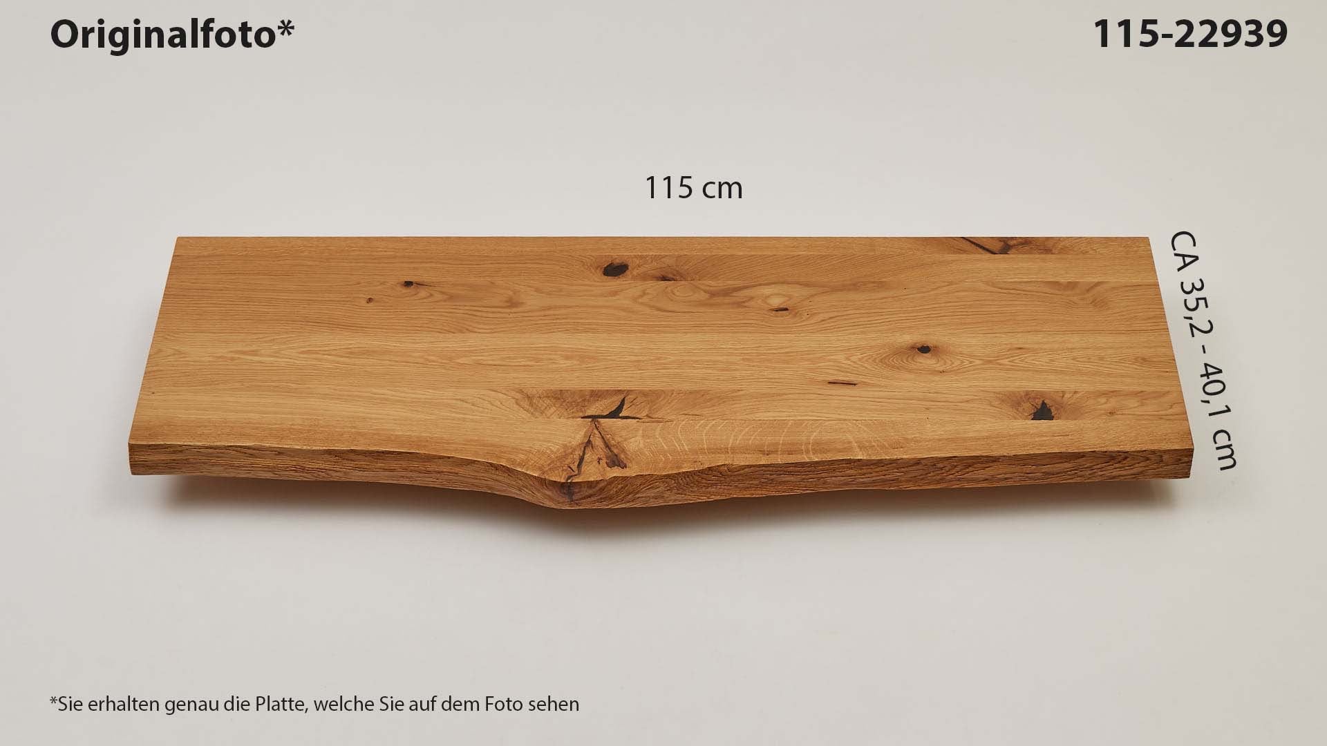 Eichenholz-Tischplatte Nummer 115-22939, Länge 115 cm cm, Breite ca. 35.2 cm–40.1 cm, mit gebürsteter Baumkante, geschliffen, 2 Schichten italienisches Öl, Äste und Risse mit Epoxidharz