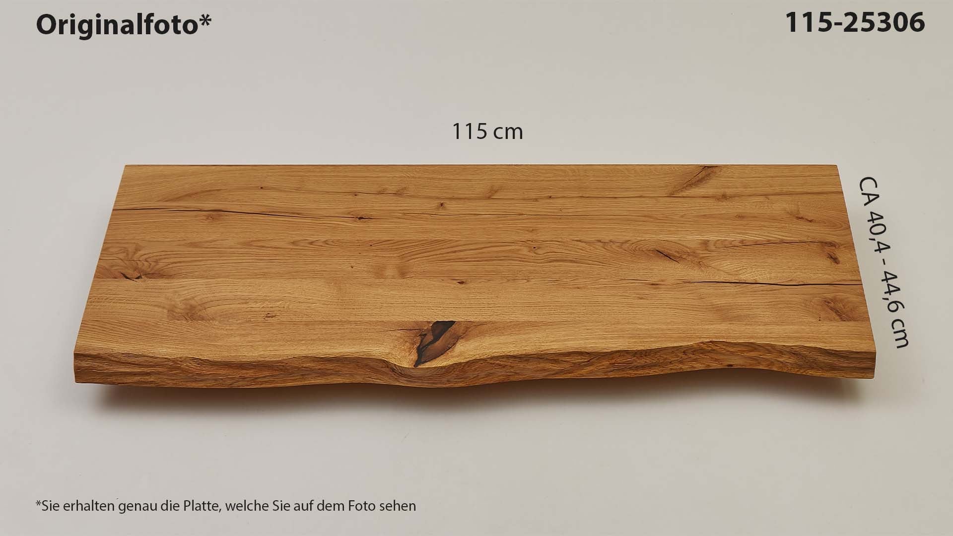 Eichenholz-Tischplatte Nummer 115-25306, Länge 115 cm cm, Breite ca. 40.4 cm–44.6 cm, mit gebürsteter Baumkante, geschliffen, 2 Schichten italienisches Öl, Äste und Risse mit Epoxidharz