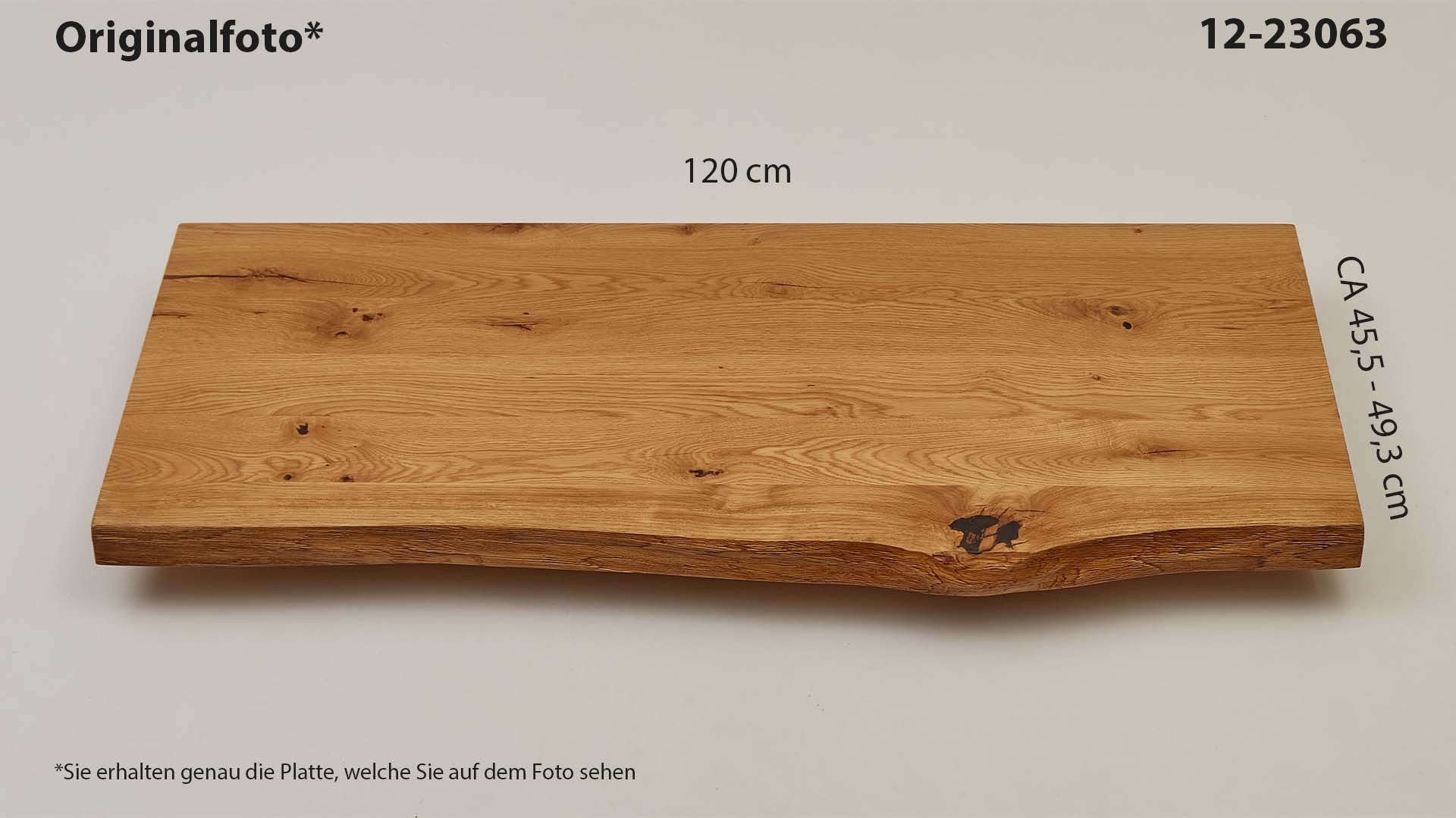 Eichenholz-Tischplatte Nummer 12-23063, Länge 120 cm cm, Breite ca. 45.5 cm–49.3 cm, mit gebürsteter Baumkante, geschliffen, 2 Schichten italienisches Öl, Äste und Risse mit Epoxidharz