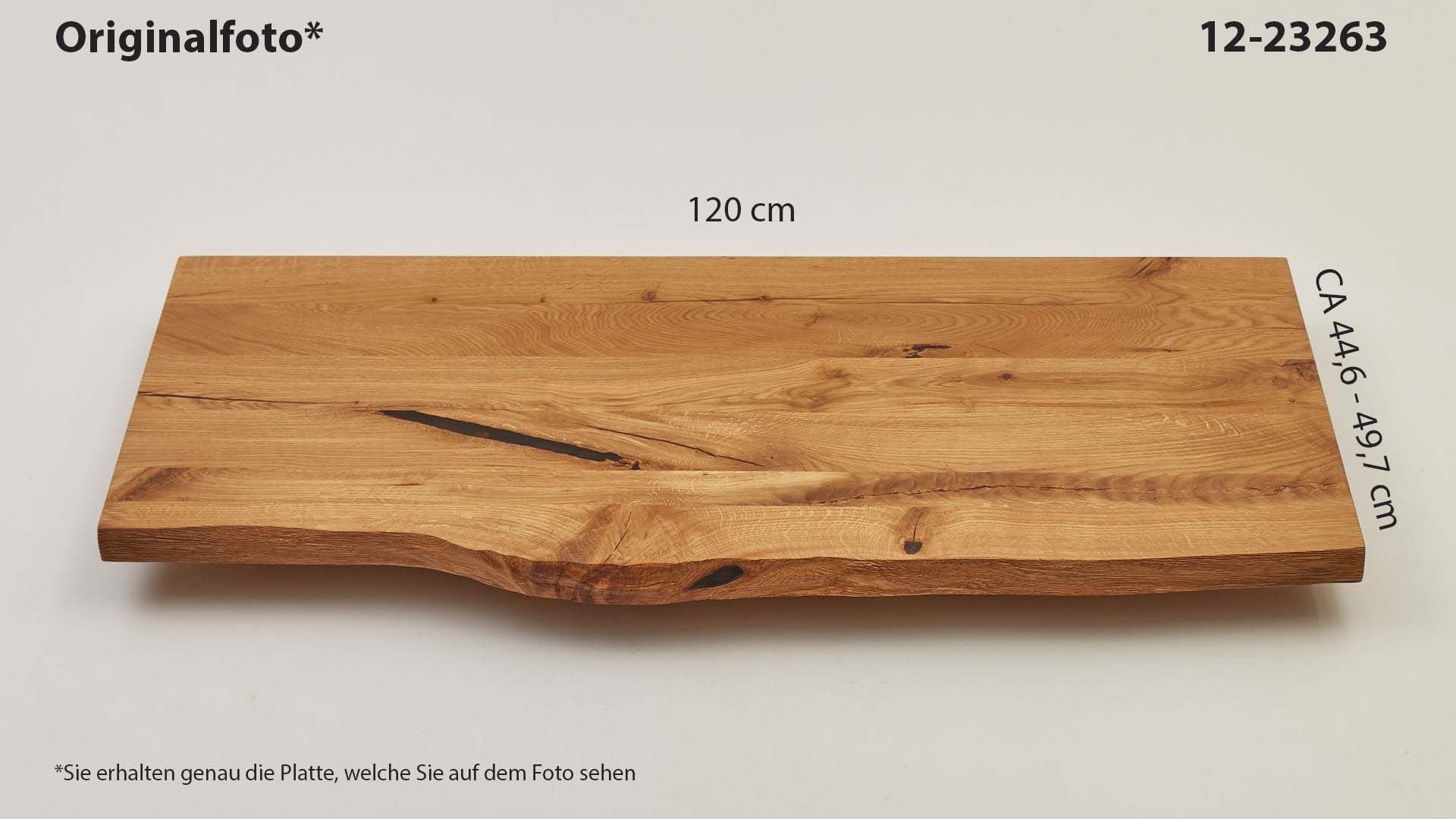 Eichenholz-Tischplatte Nummer 12-23263, Länge 120 cm cm, Breite ca. 44.6 cm–49.7 cm, mit gebürsteter Baumkante, geschliffen, 2 Schichten italienisches Öl, Äste und Risse mit Epoxidharz