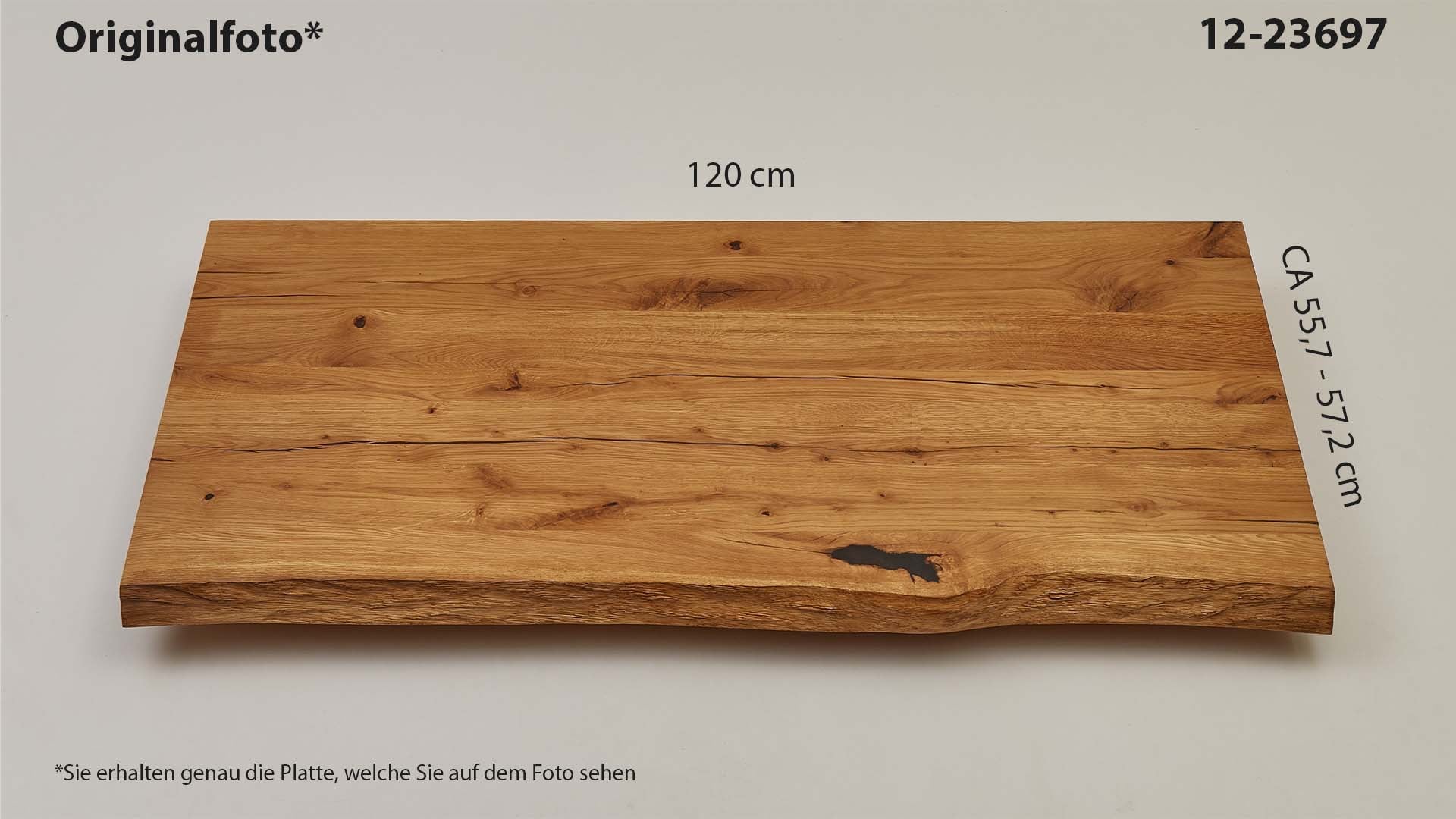 Eichenholz-Tischplatte Nummer 12-23697, Länge 120 cm cm, Breite ca. 55.7 cm–57.2 cm, mit gebürsteter Baumkante, geschliffen, 2 Schichten italienisches Öl, Äste und Risse mit Epoxidharz
