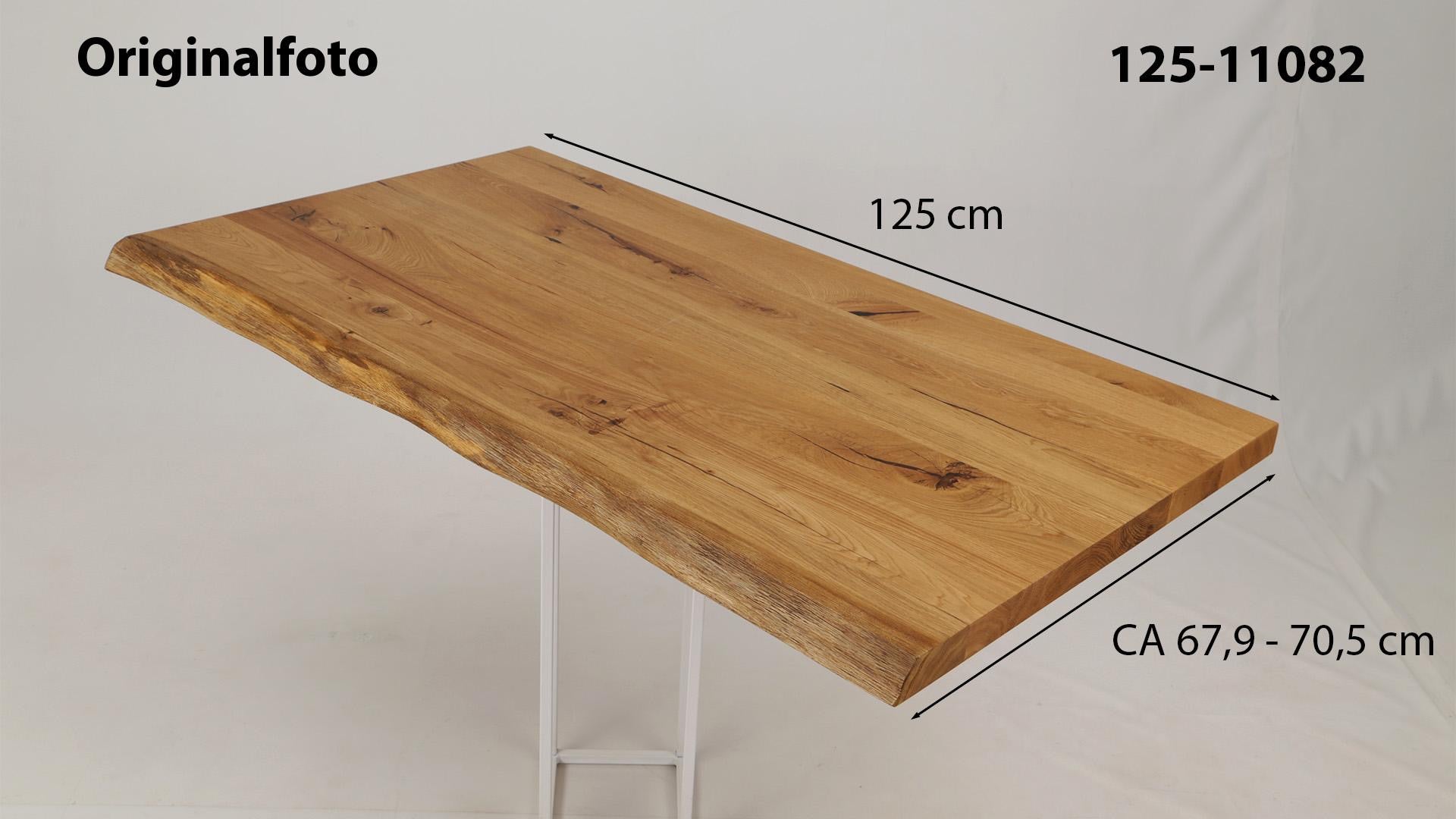 Eichenholz-Tischplatte Nummer 125-11082, Länge 125 cm cm, Breite ca. 67.9 cm–70.5 cm, mit gebürsteter Baumkante, geschliffen, 2 Schichten italienisches Öl, Äste und Risse mit Epoxidharz