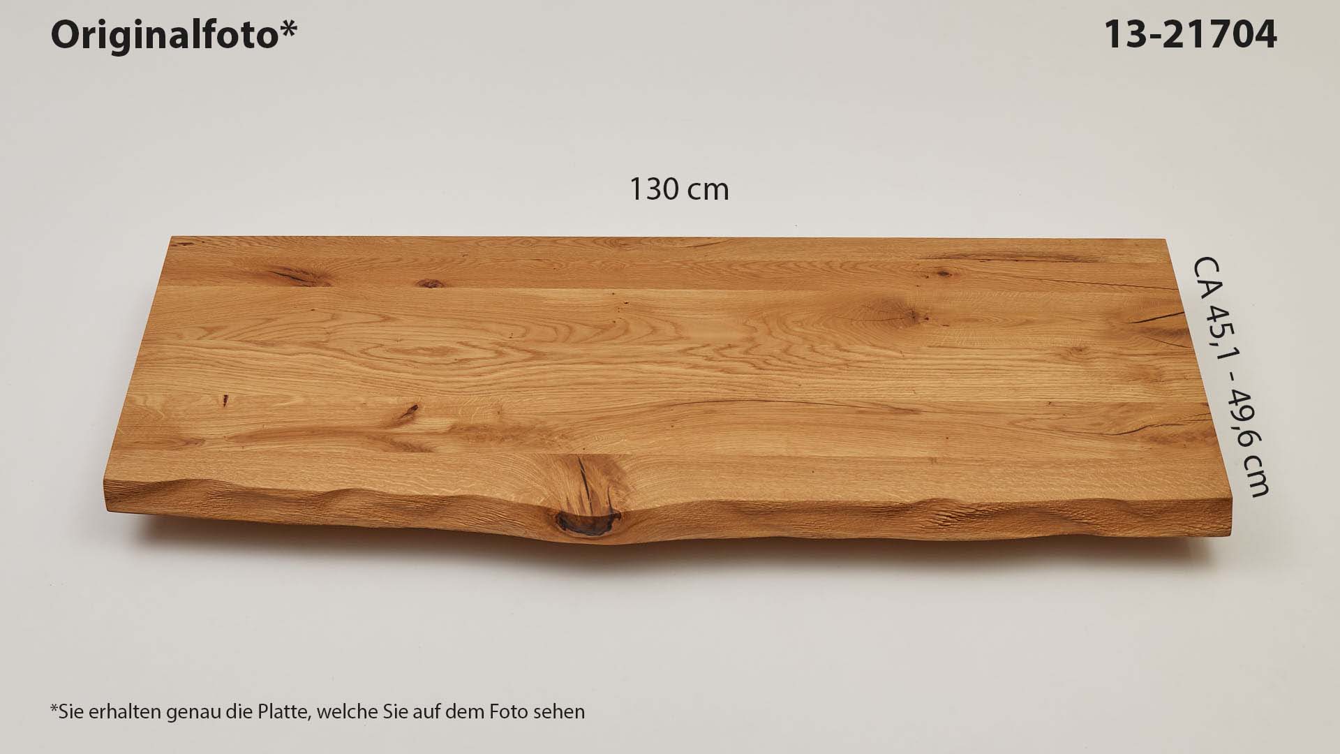 Eichenholz-Tischplatte Nummer 13-21704, Länge 130 cm cm, Breite ca. 45.1 cm–49.6 cm, mit gebürsteter Baumkante, geschliffen, 2 Schichten italienisches Öl, Äste und Risse mit Epoxidharz